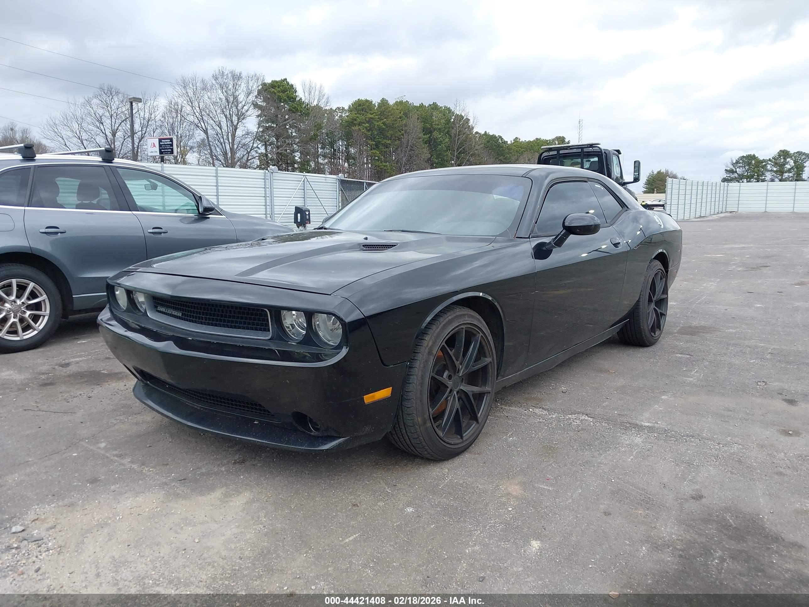 DODGE CHALLENGER image 2
