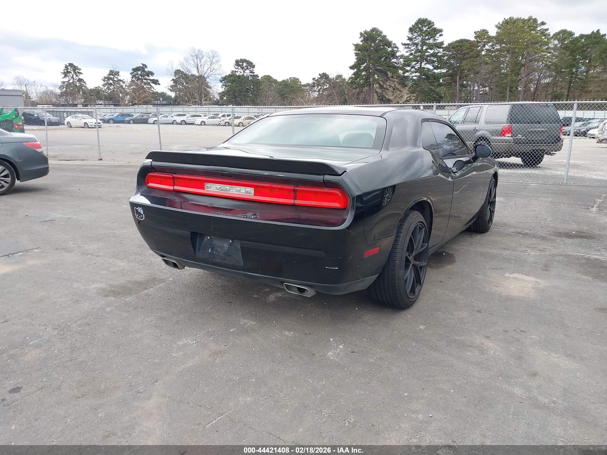 DODGE CHALLENGER image 4