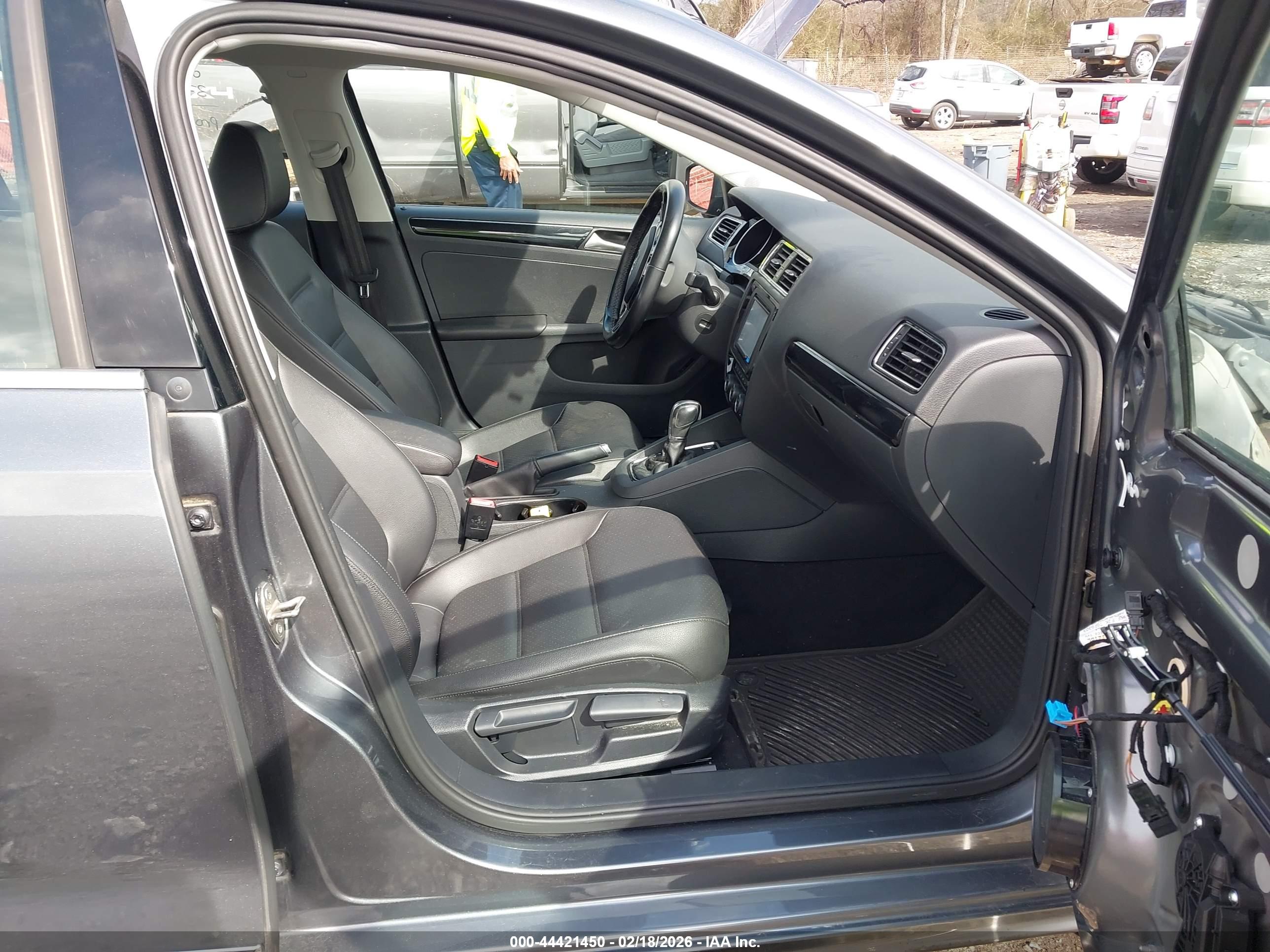 VOLKSWAGEN JETTA image 5