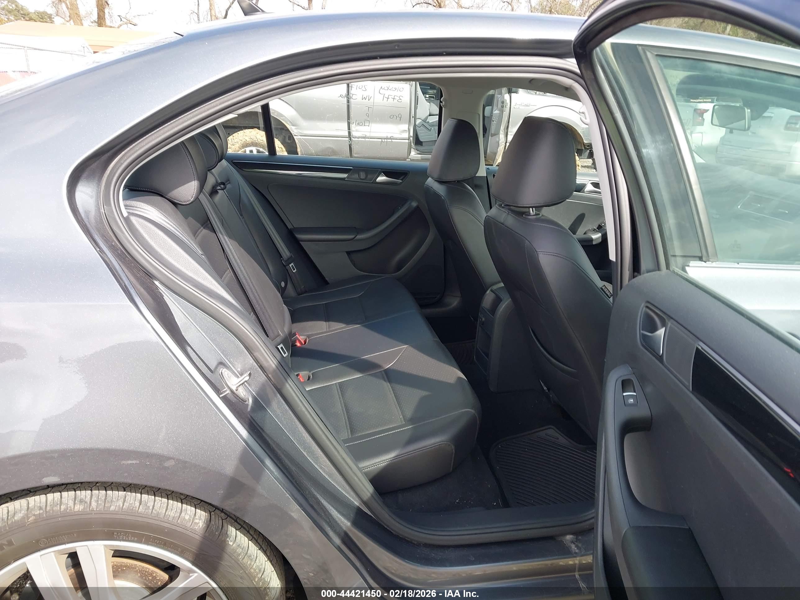 VOLKSWAGEN JETTA image 8