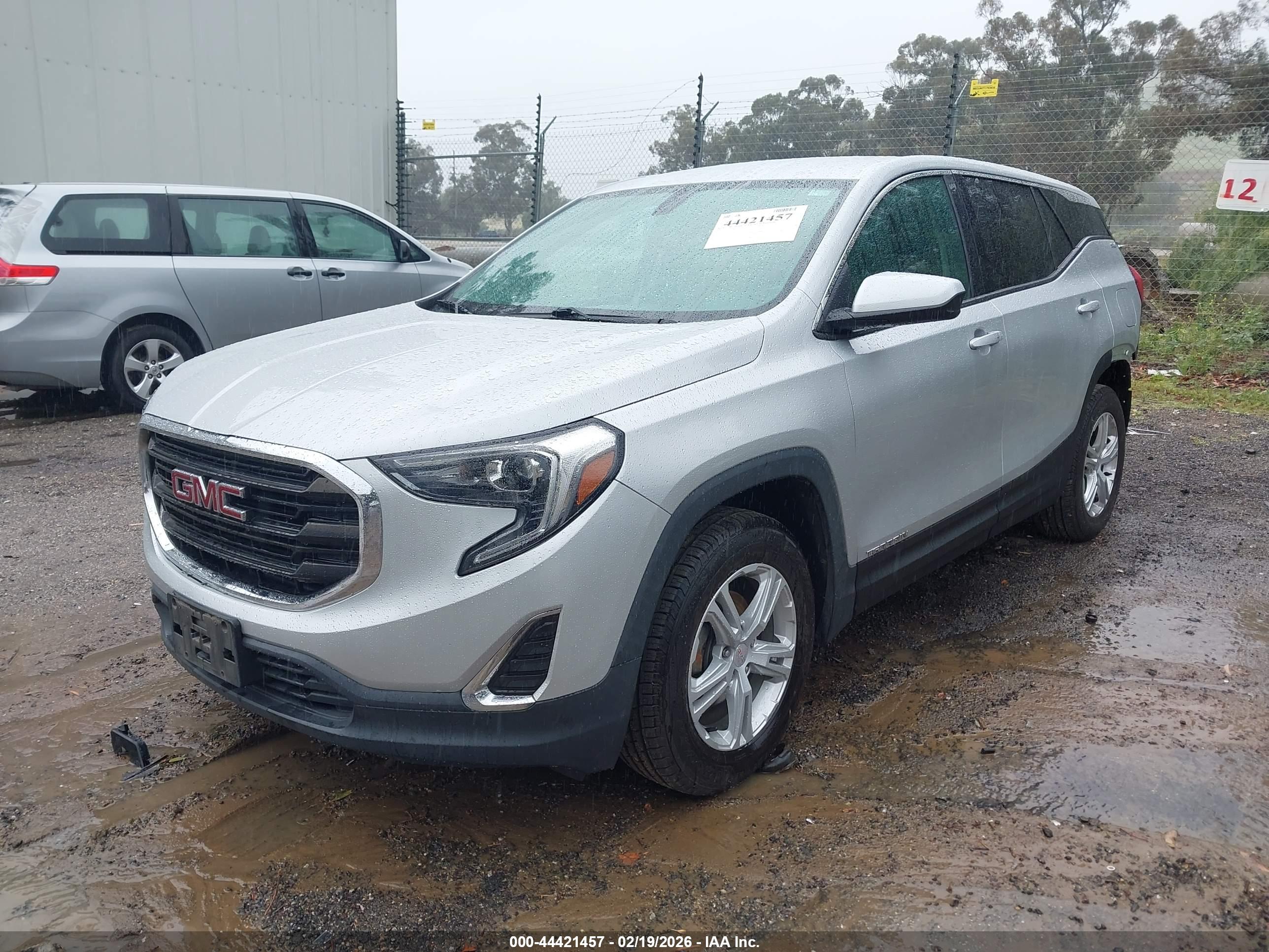 GMC TERRAIN image 2