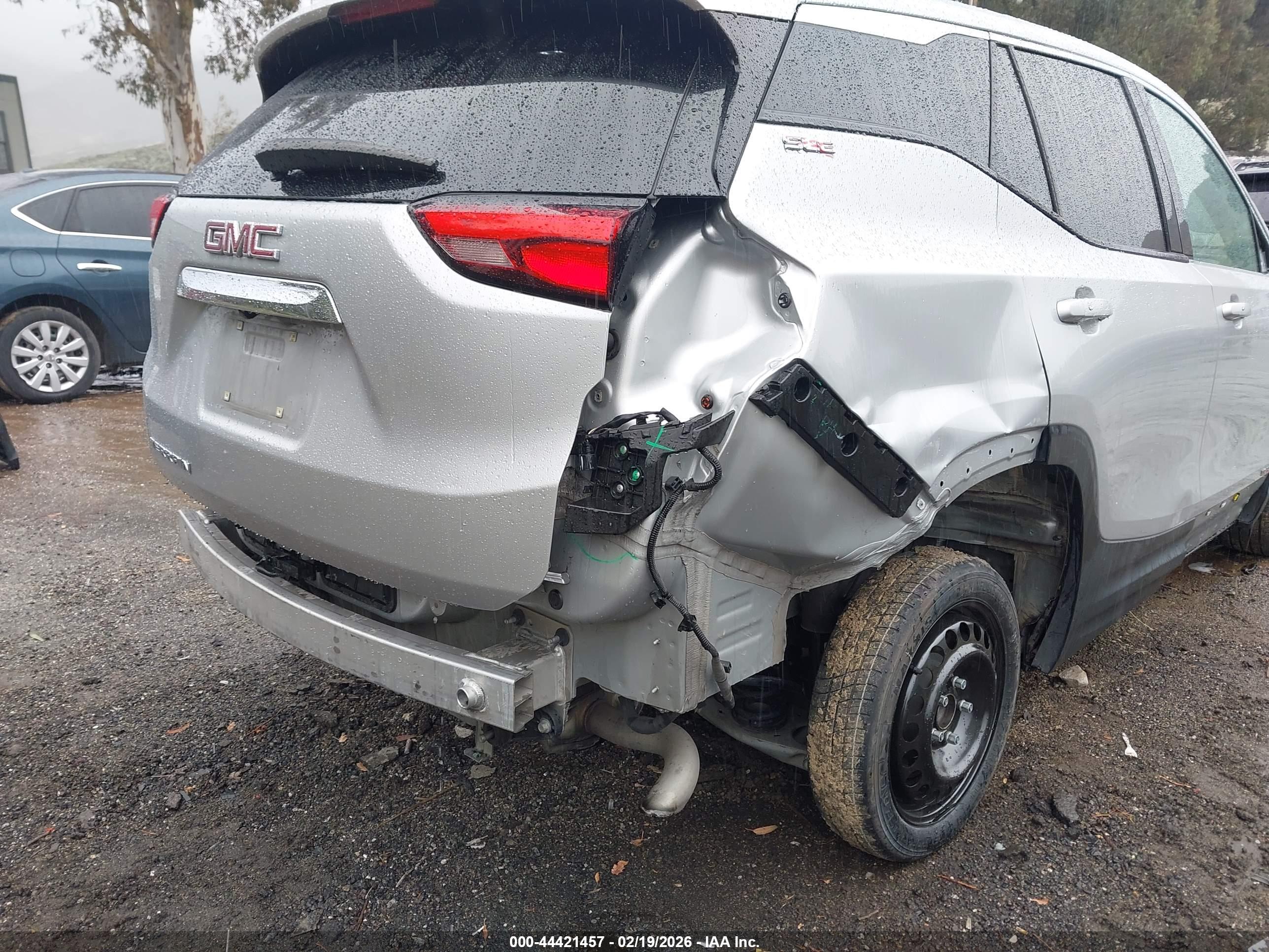 GMC TERRAIN image 6