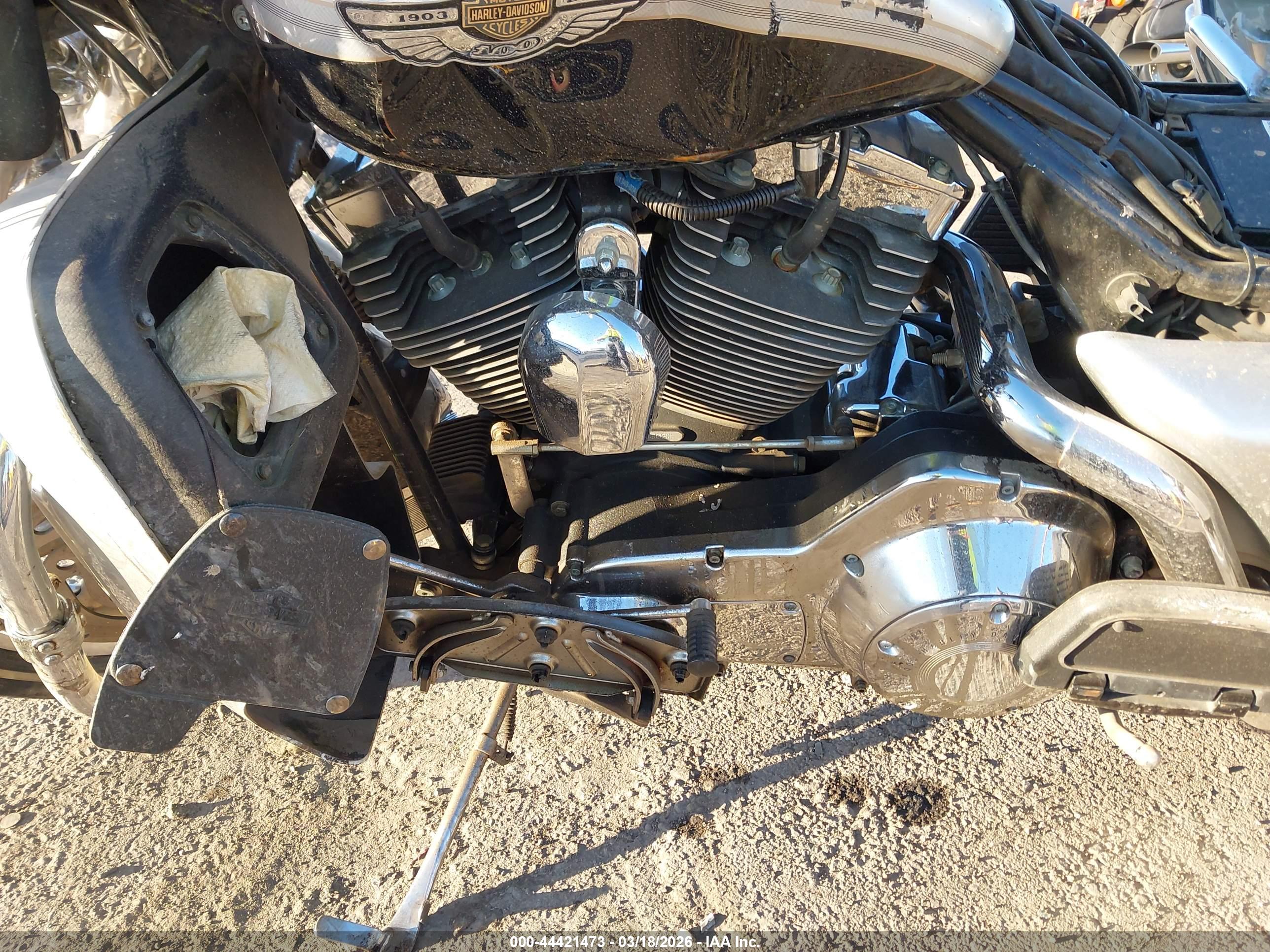 HARLEY-DAVIDSON FLHTCUI image 9
