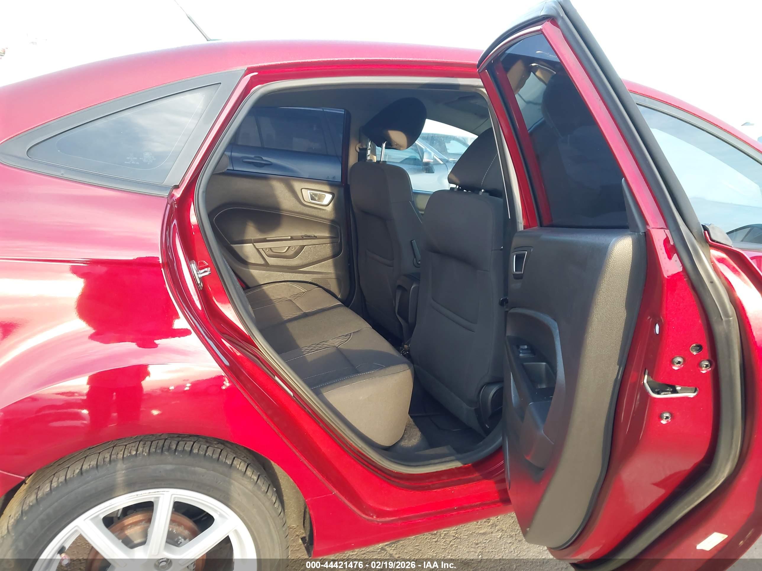 FORD FIESTA image 8