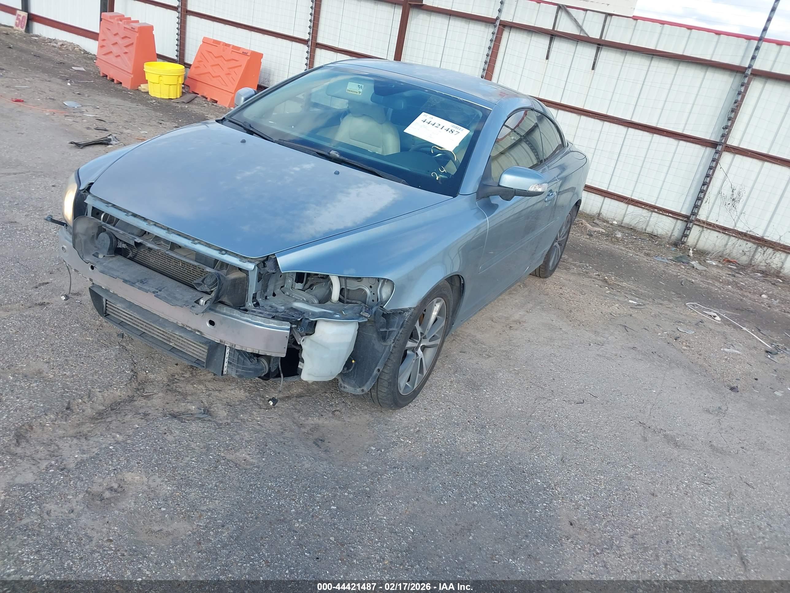 VOLVO C70 image 2