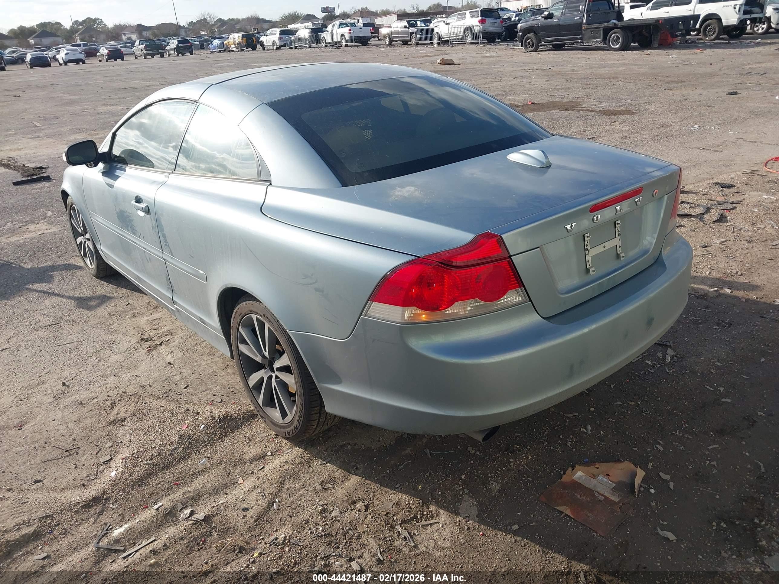 VOLVO C70 image 3
