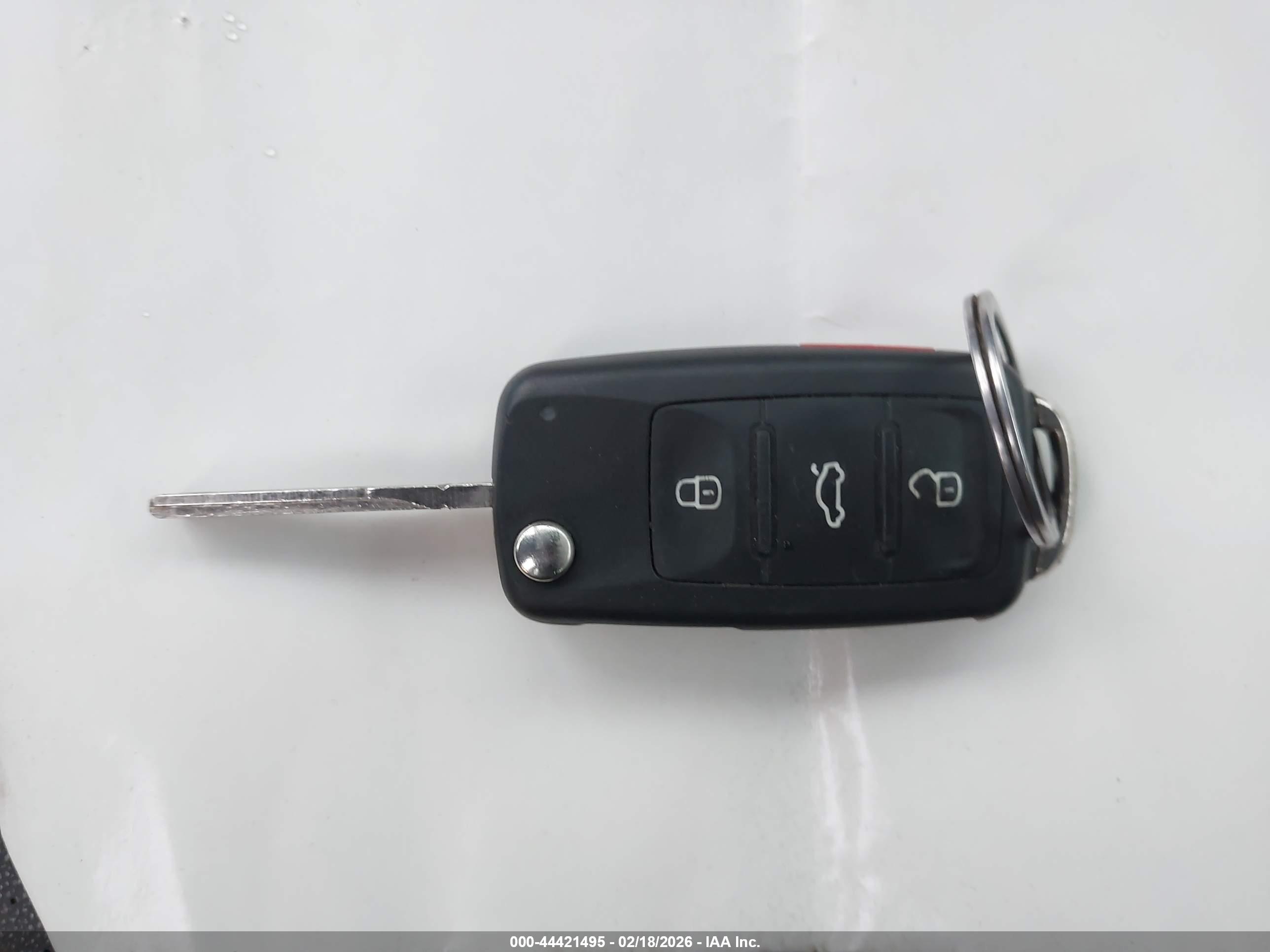 VOLKSWAGEN BEETLE image 11