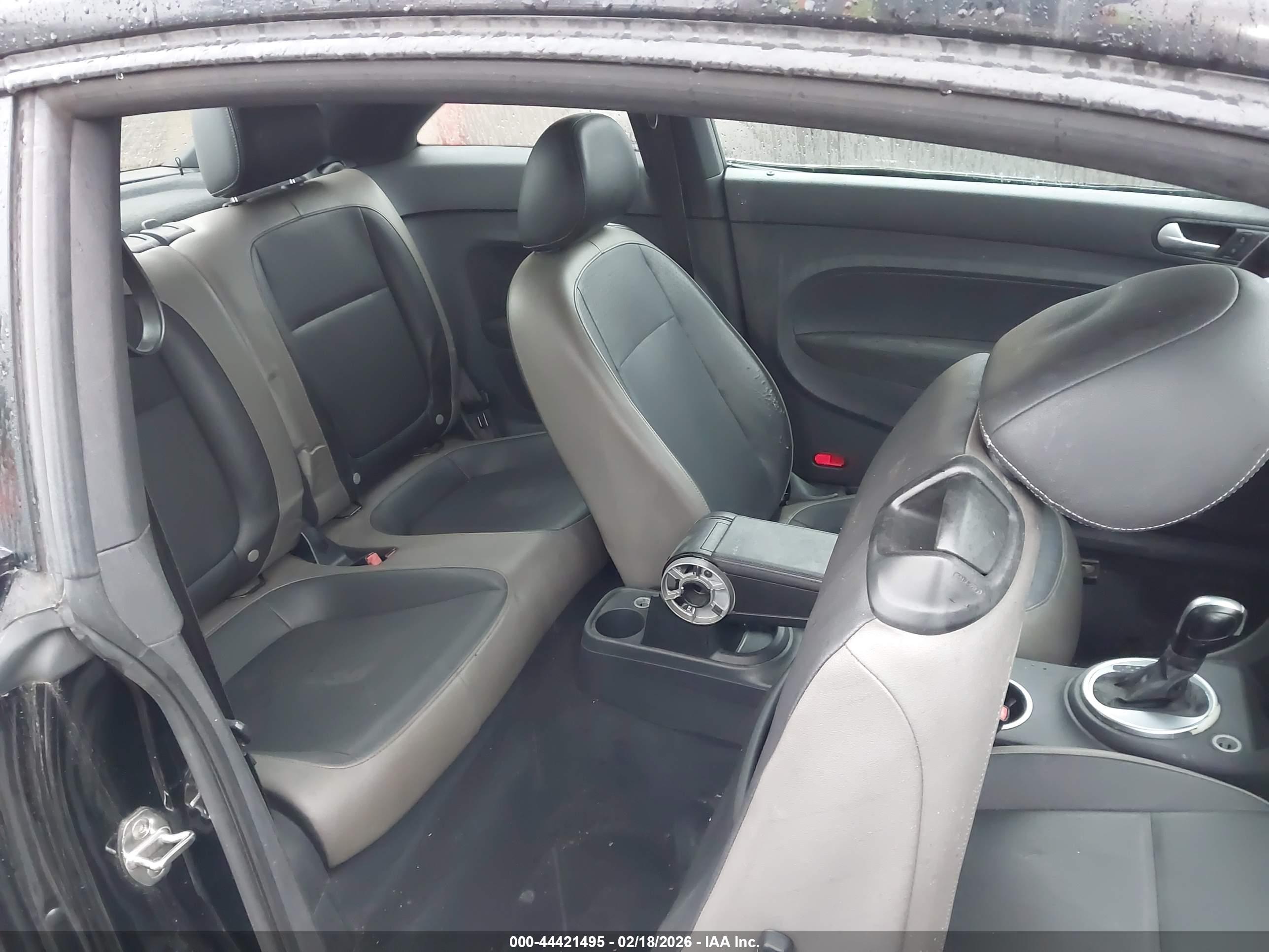 VOLKSWAGEN BEETLE image 8