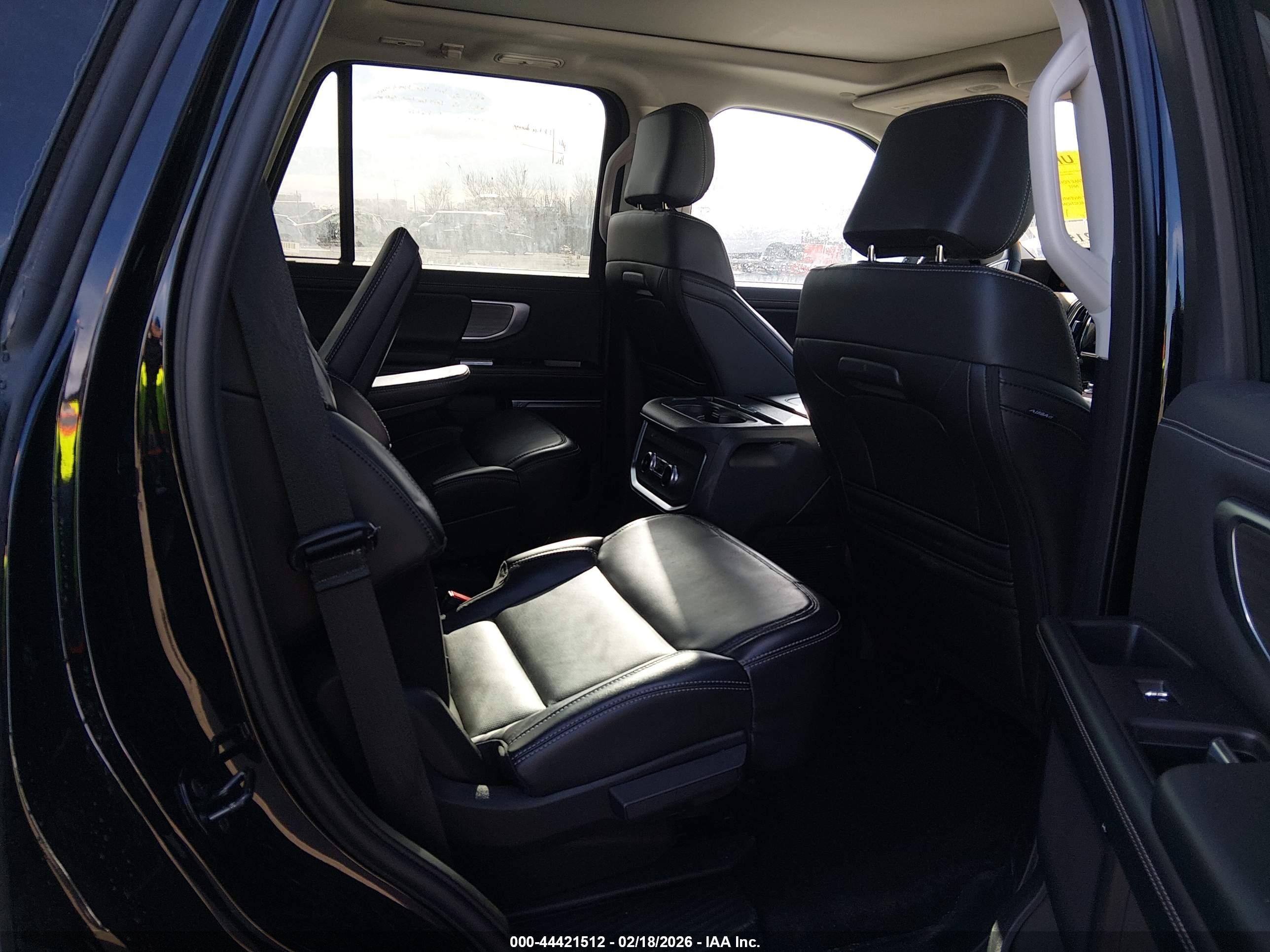 FORD EXPEDITION image 8