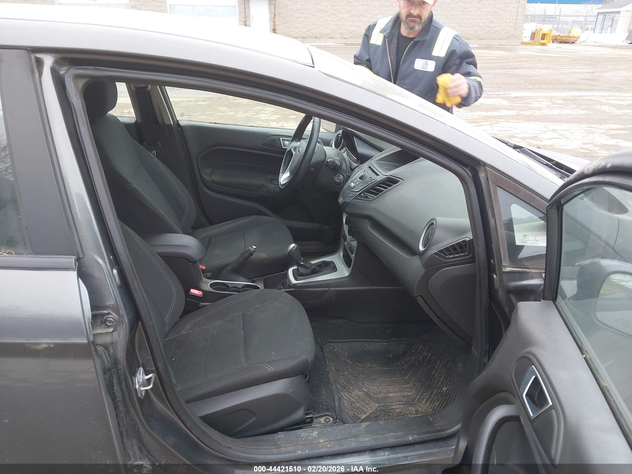 FORD FIESTA image 5