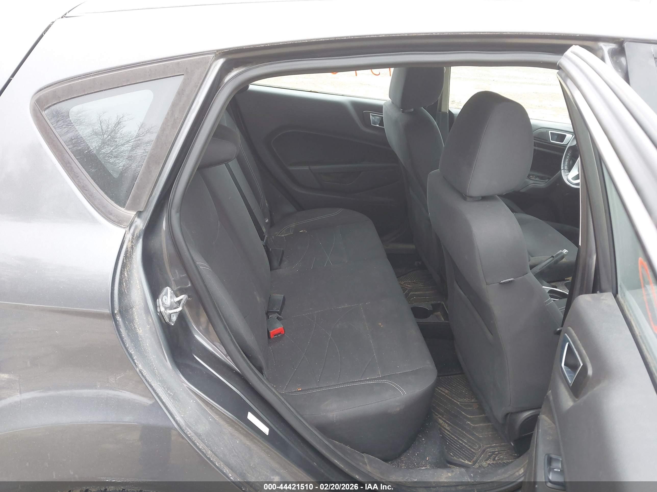 FORD FIESTA image 8