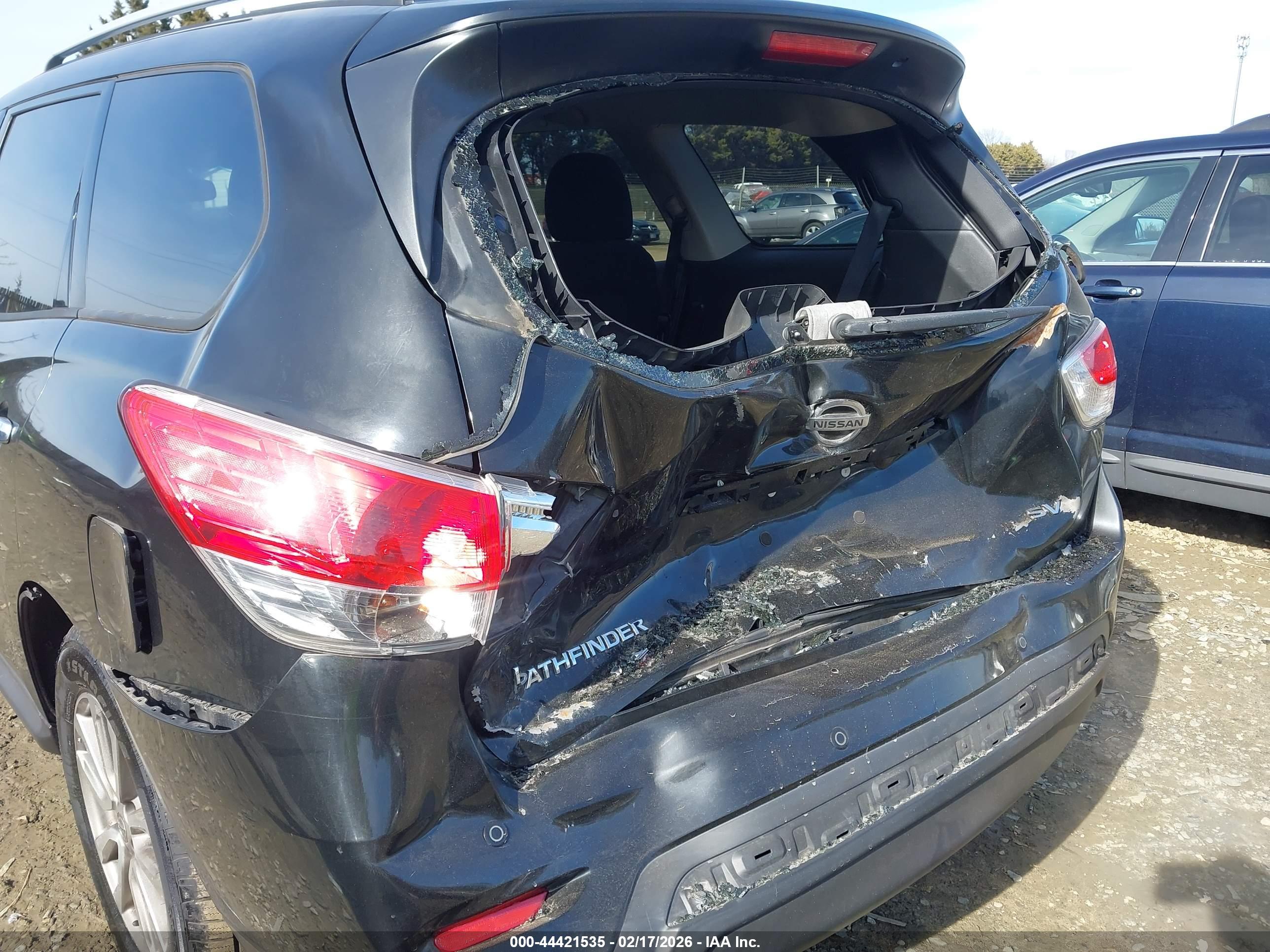 NISSAN PATHFINDER image 6