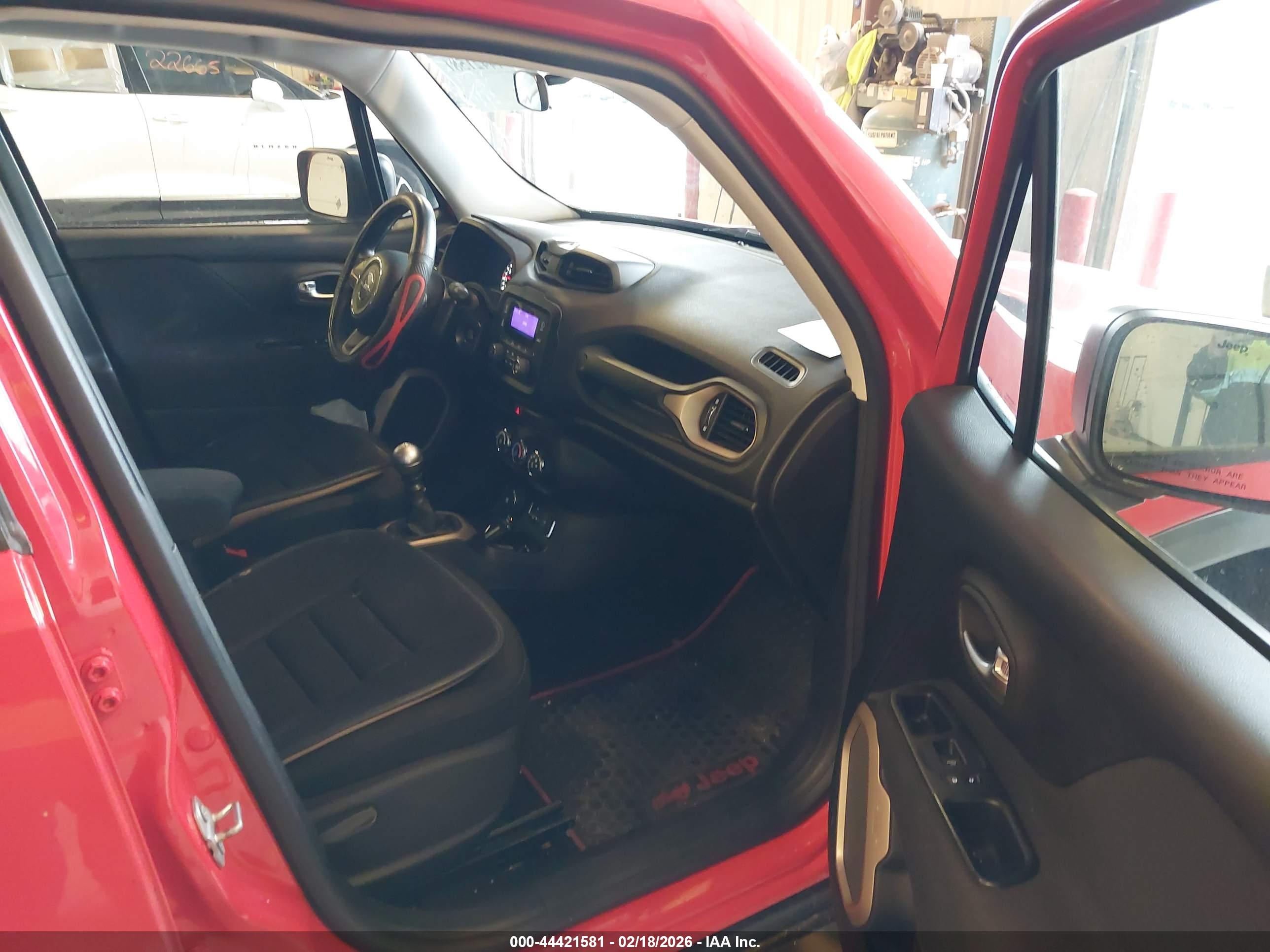 JEEP RENEGADE image 5