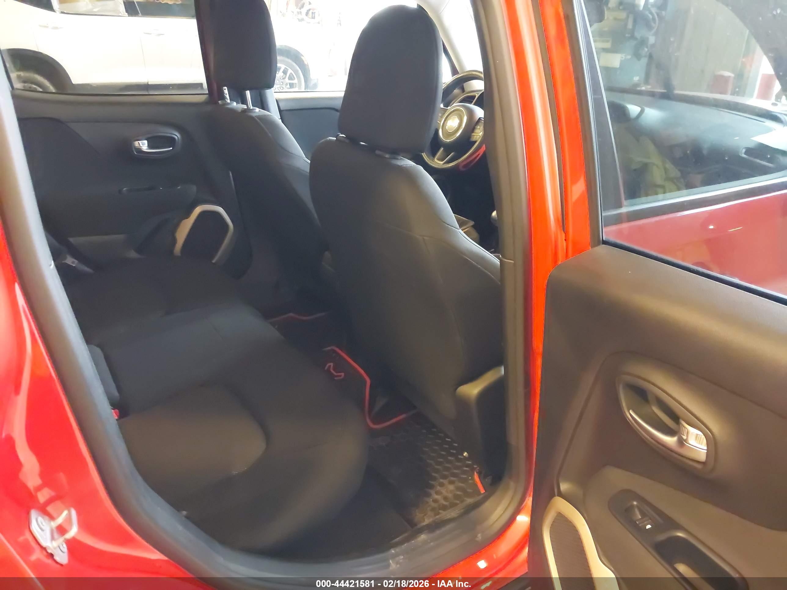 JEEP RENEGADE image 8