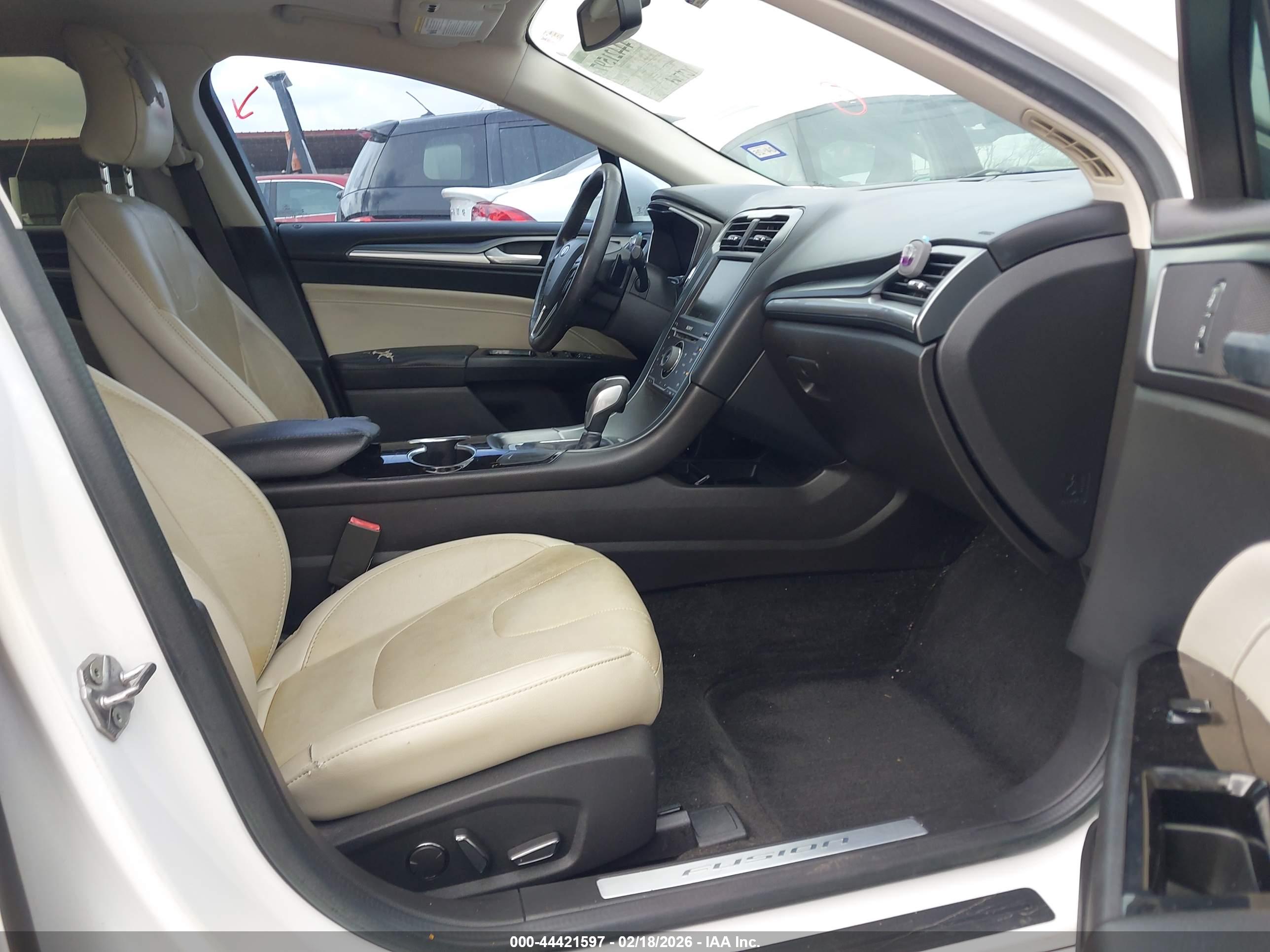 FORD FUSION image 5