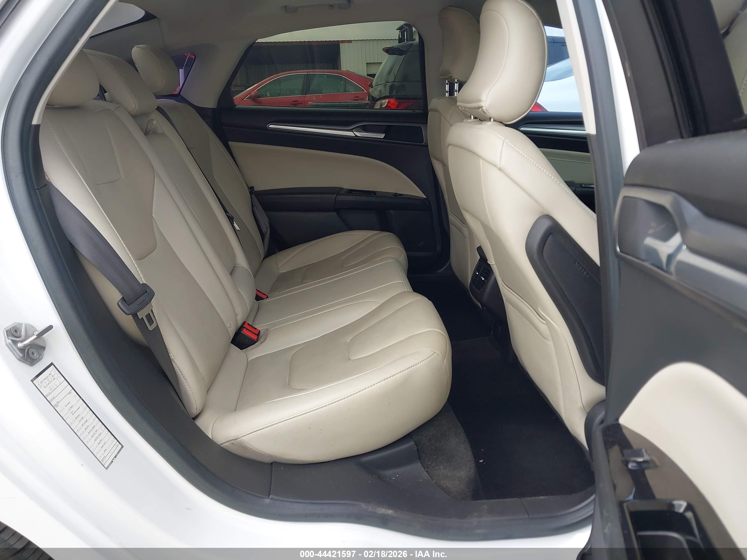 FORD FUSION image 8
