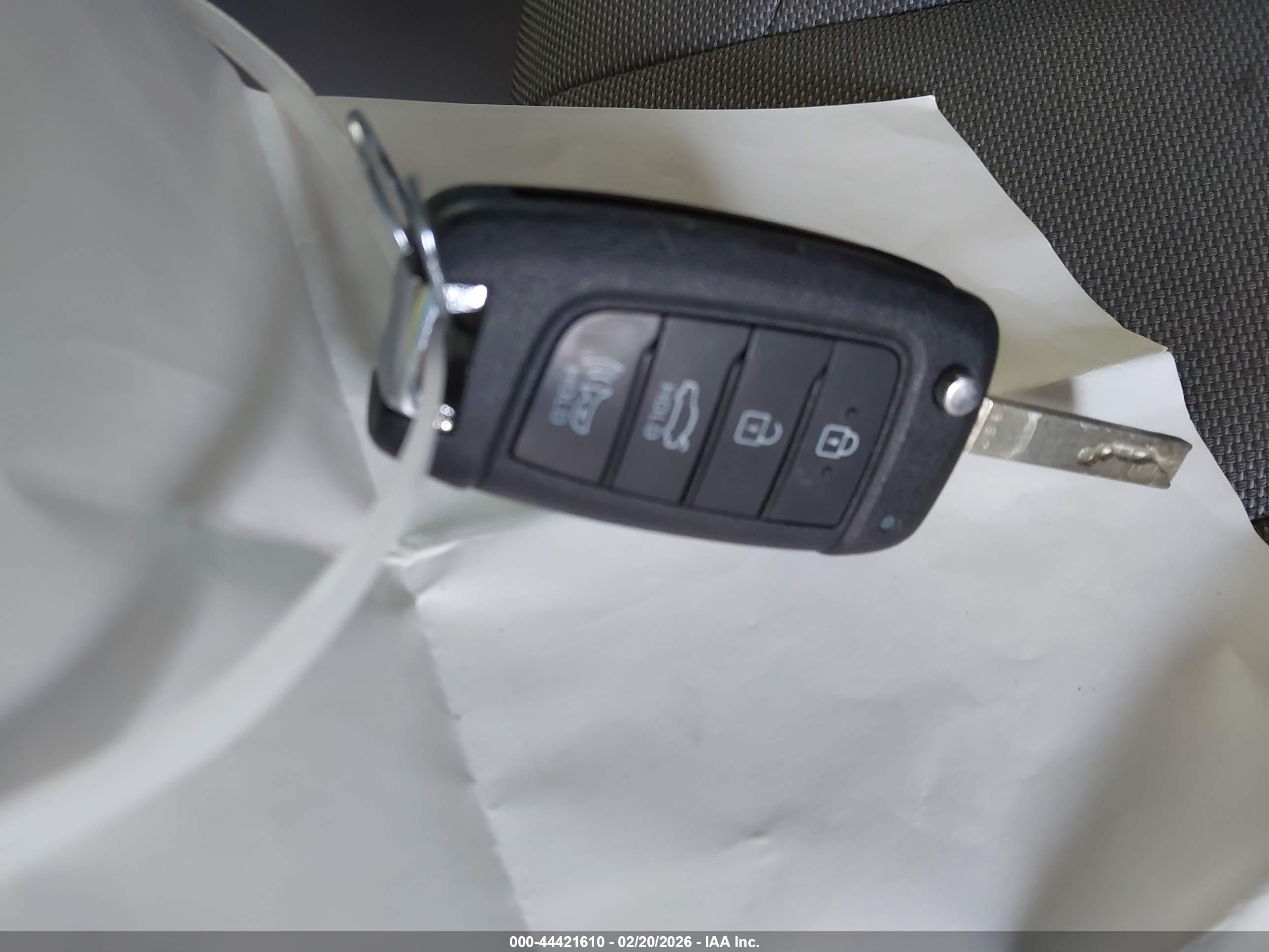 HYUNDAI ELANTRA image 11