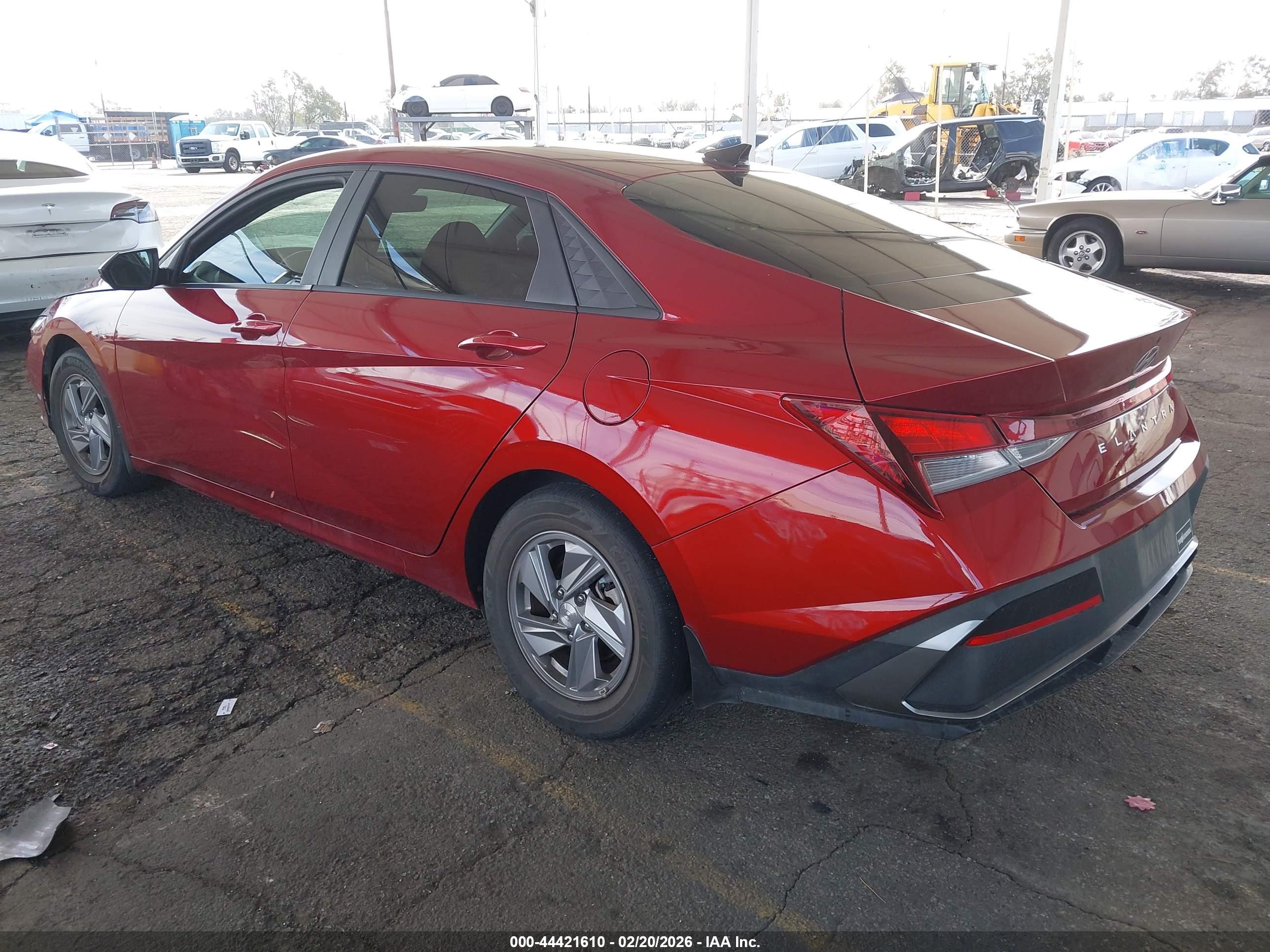 HYUNDAI ELANTRA image 3