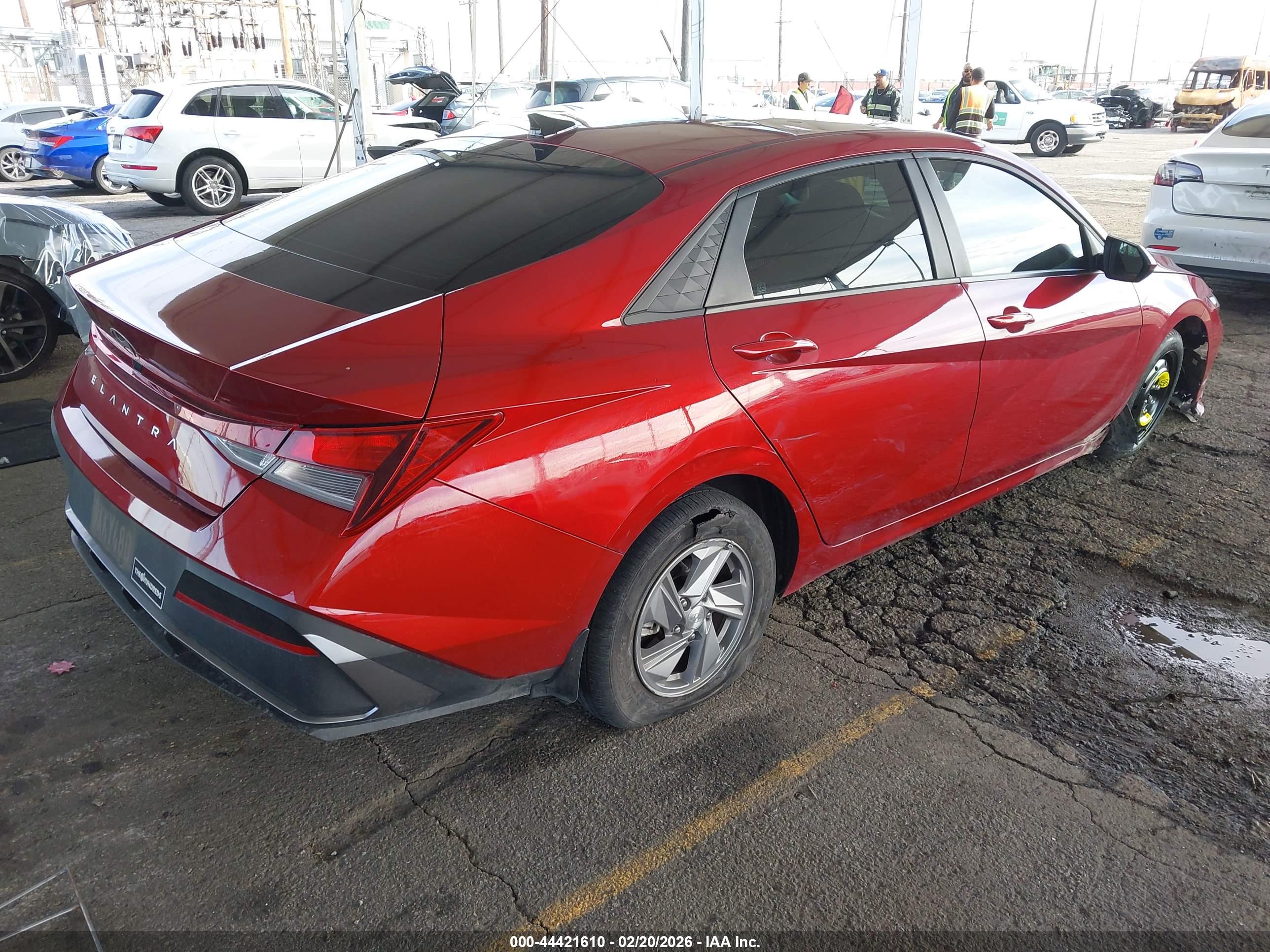 HYUNDAI ELANTRA image 4