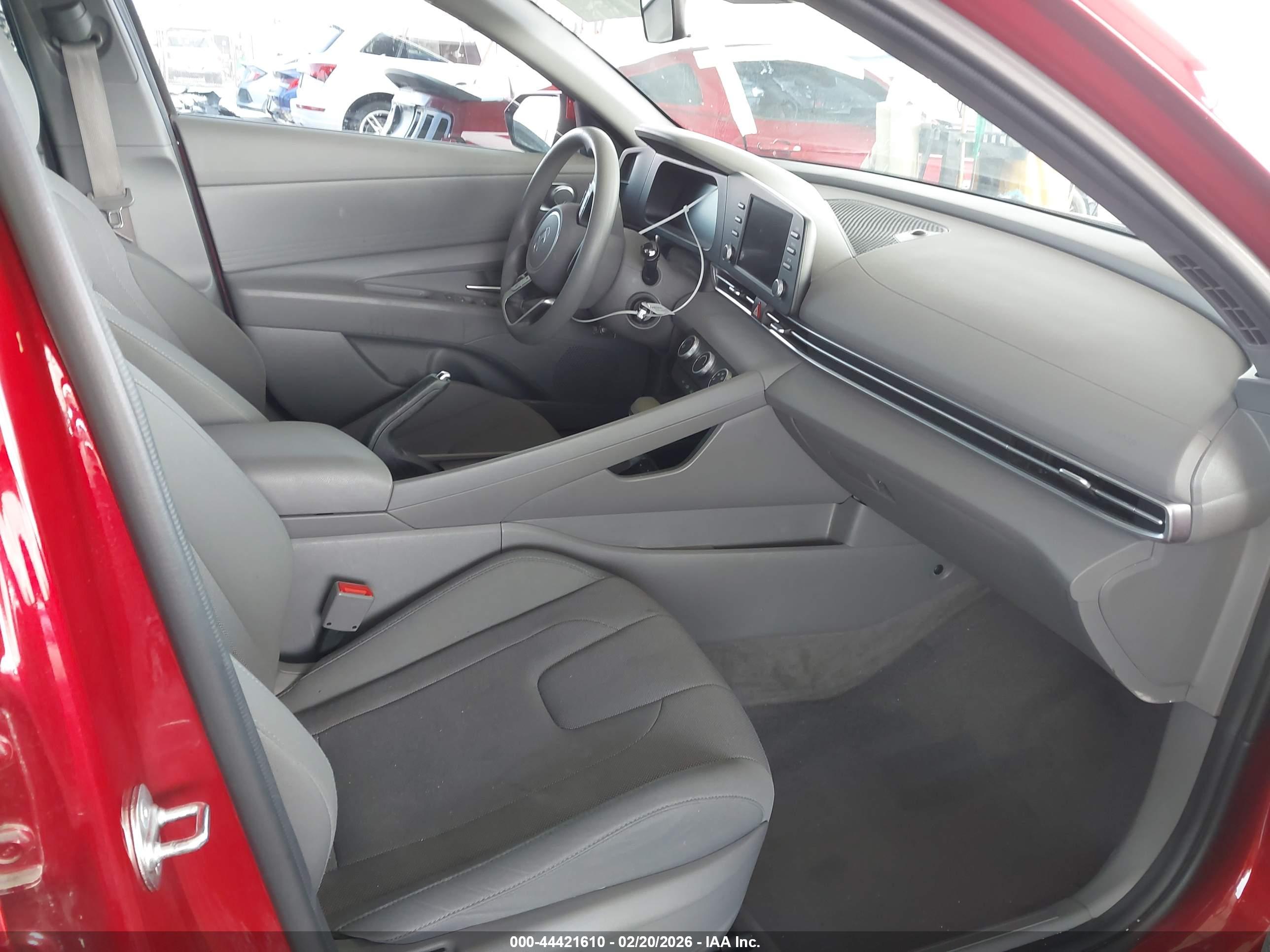 HYUNDAI ELANTRA image 5