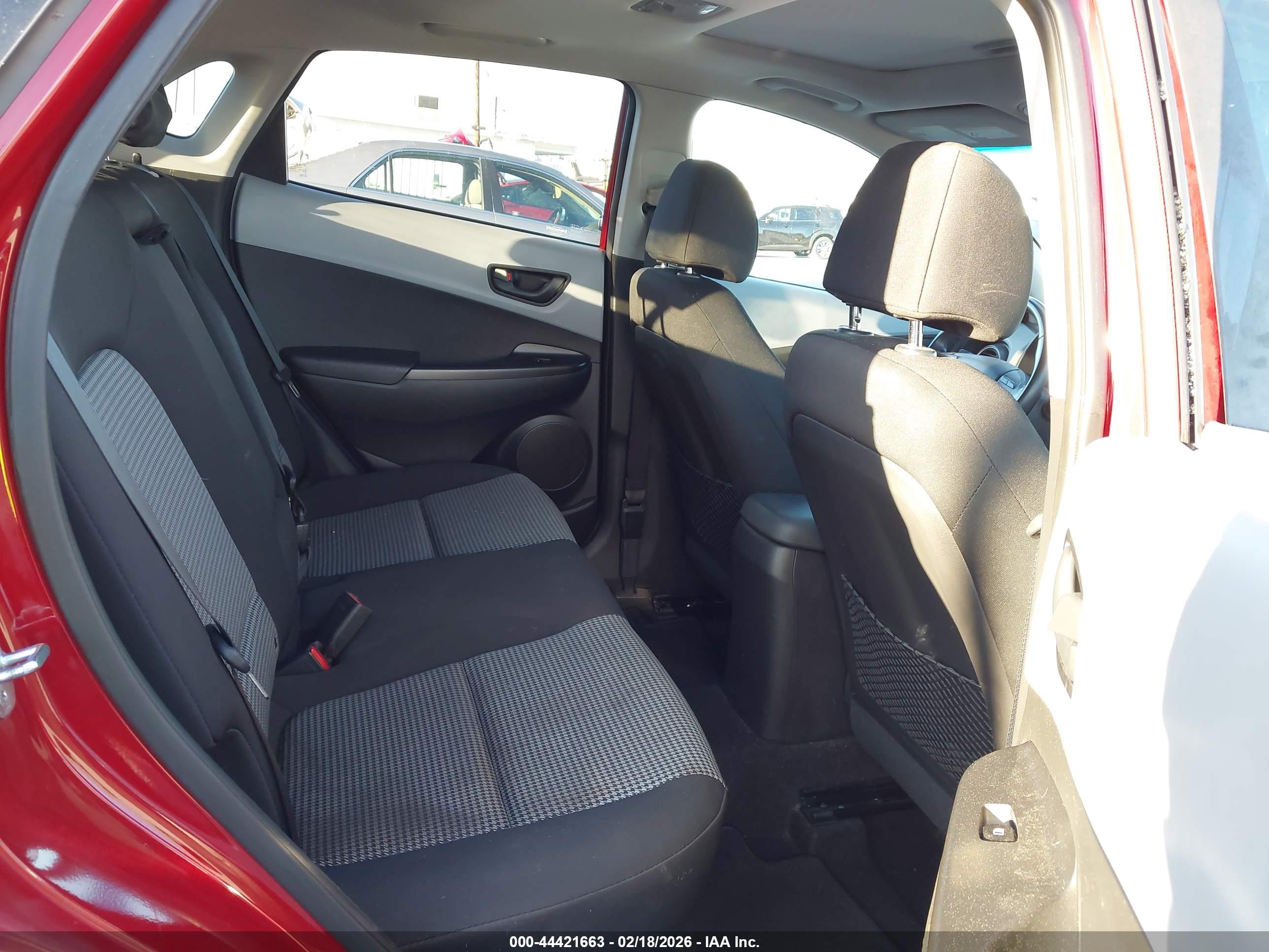 HYUNDAI KONA image 8