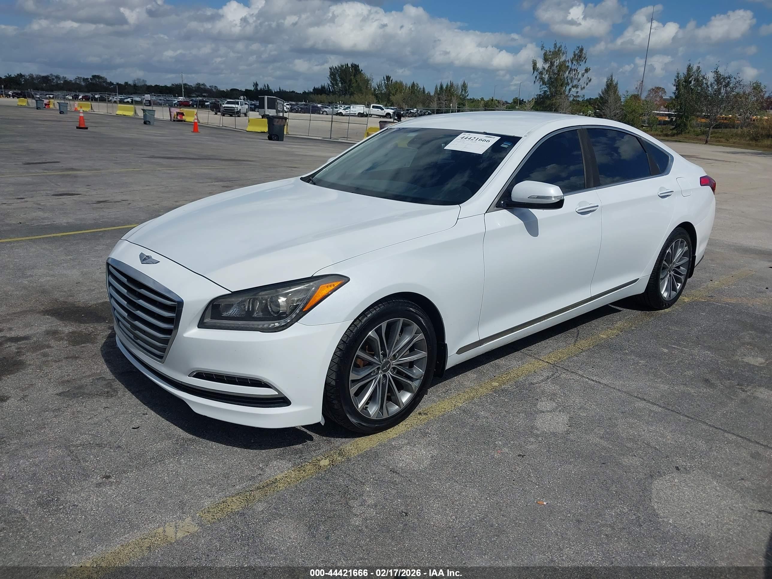 HYUNDAI GENESIS image 2