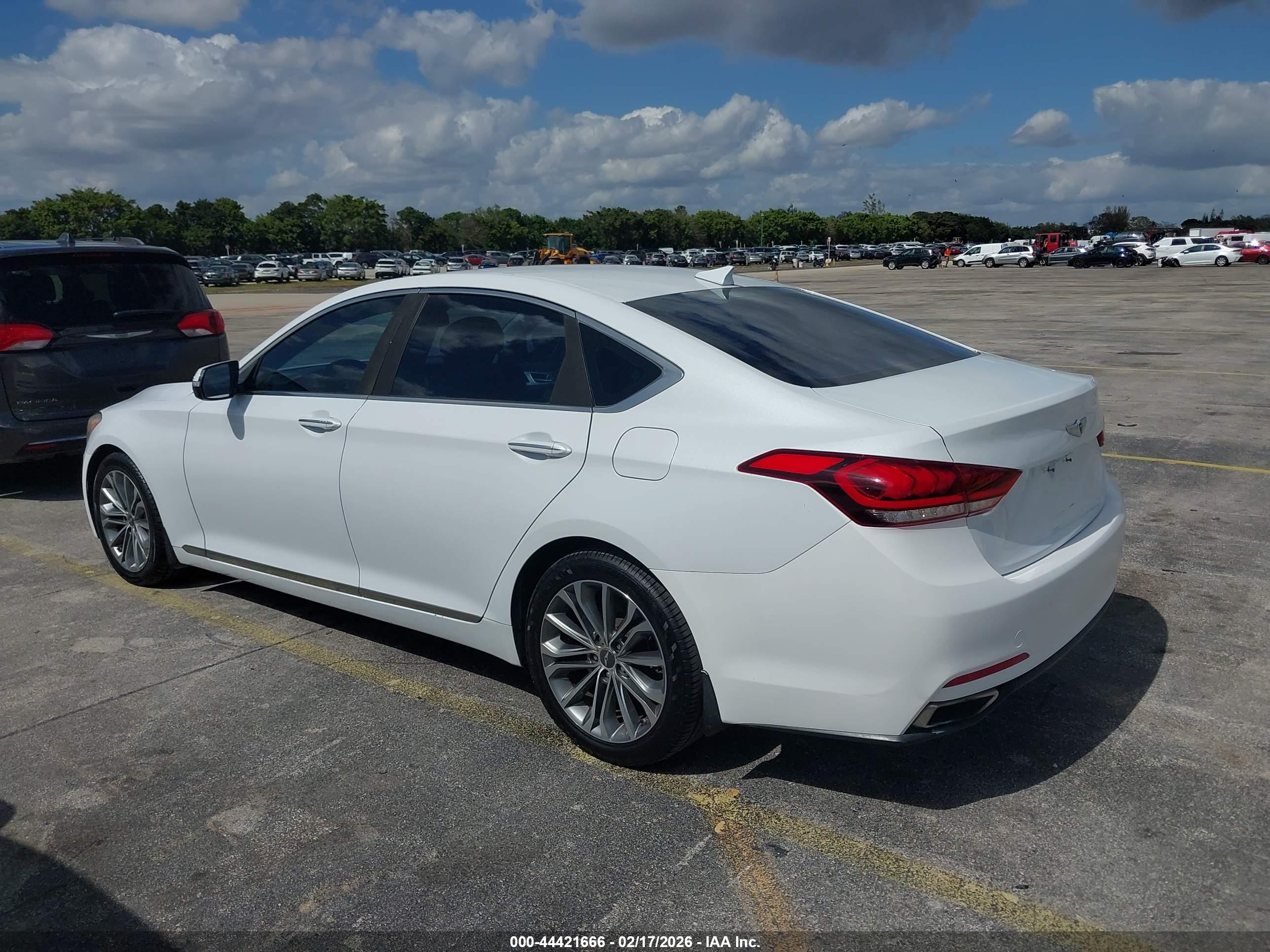 HYUNDAI GENESIS image 3