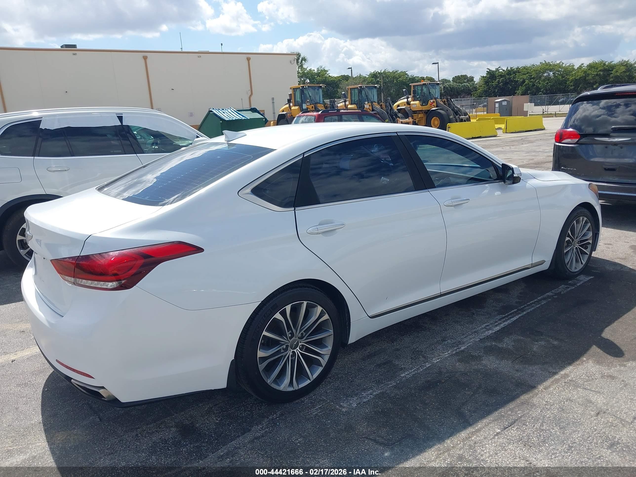 HYUNDAI GENESIS image 4