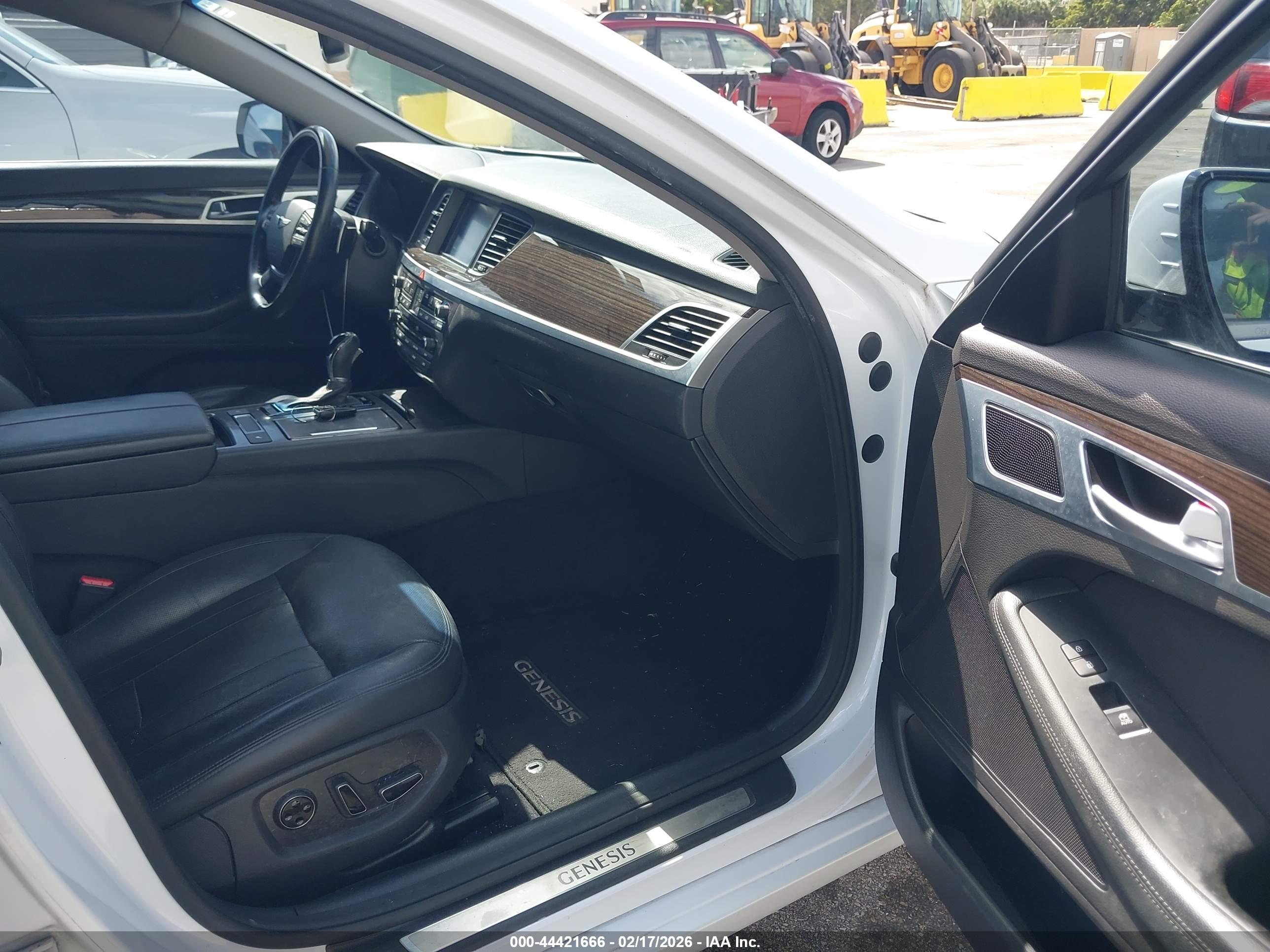 HYUNDAI GENESIS image 5