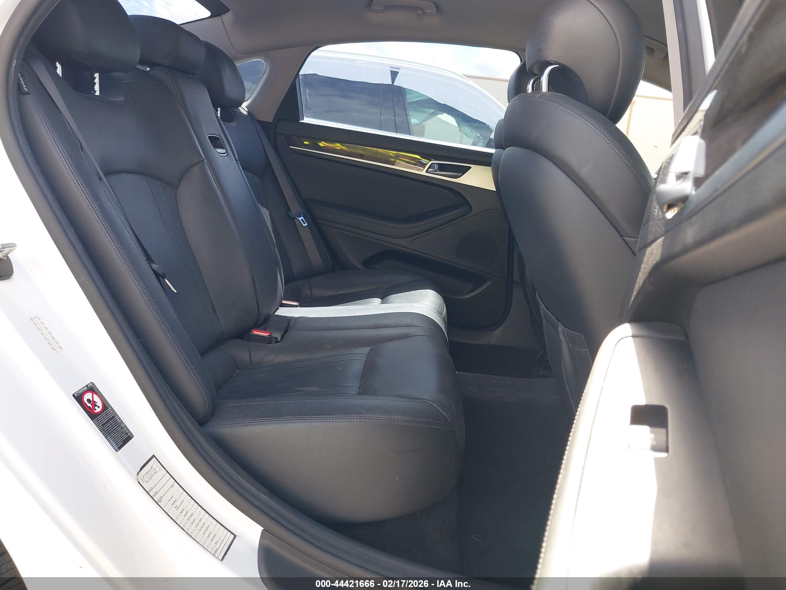 HYUNDAI GENESIS image 8