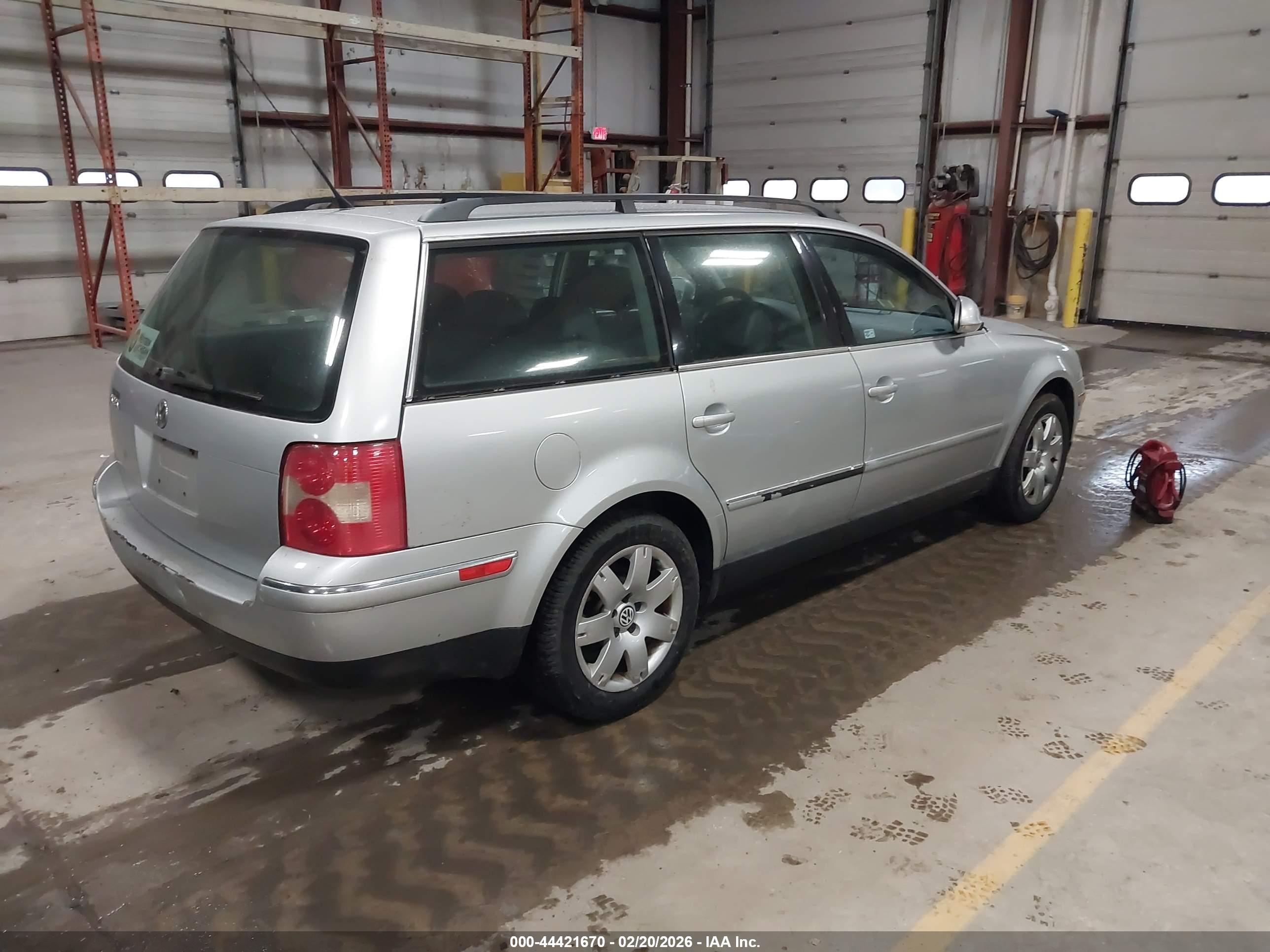 VOLKSWAGEN PASSAT image 4