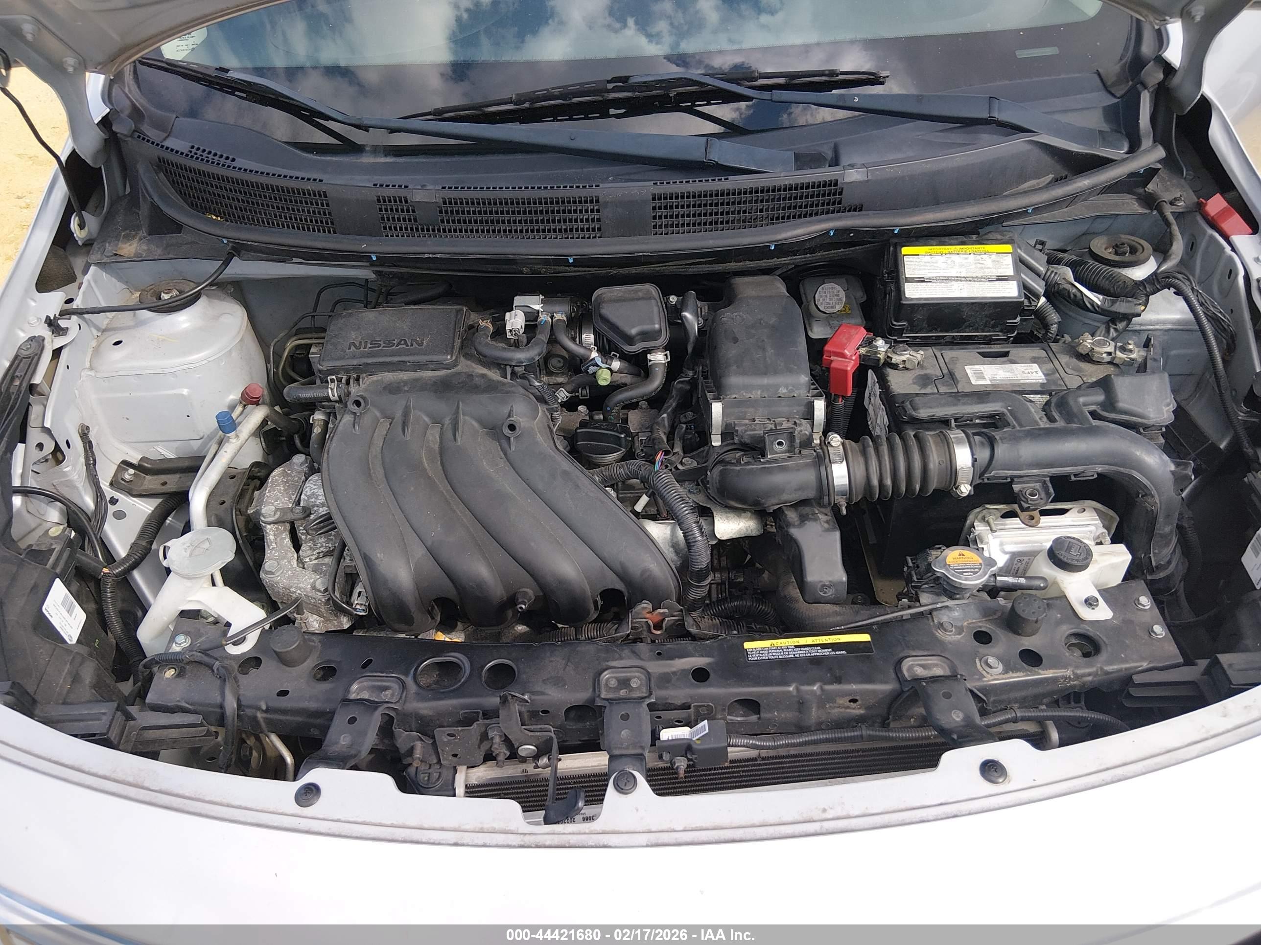NISSAN VERSA image 10