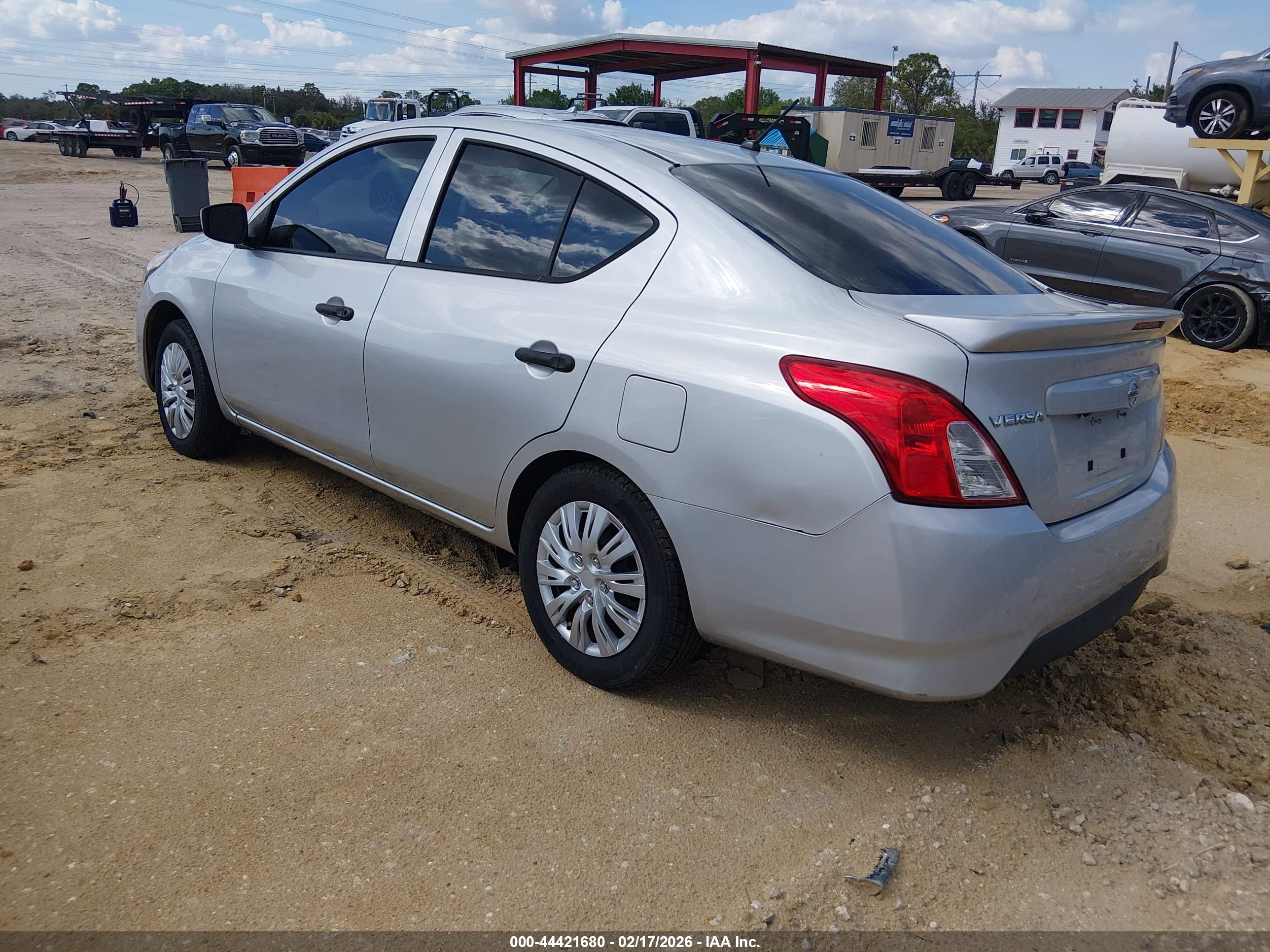 NISSAN VERSA image 3