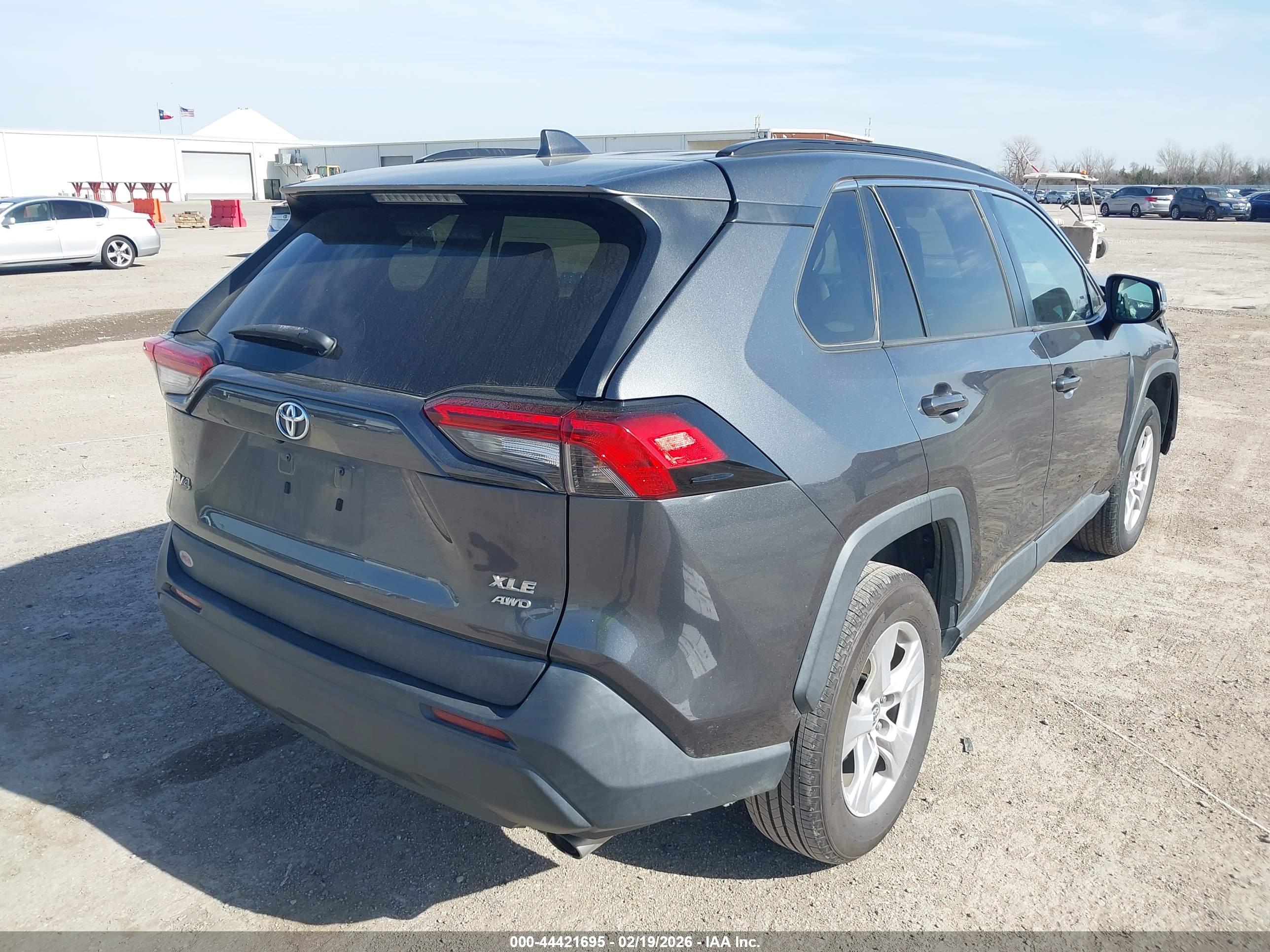 TOYOTA RAV4 image 4