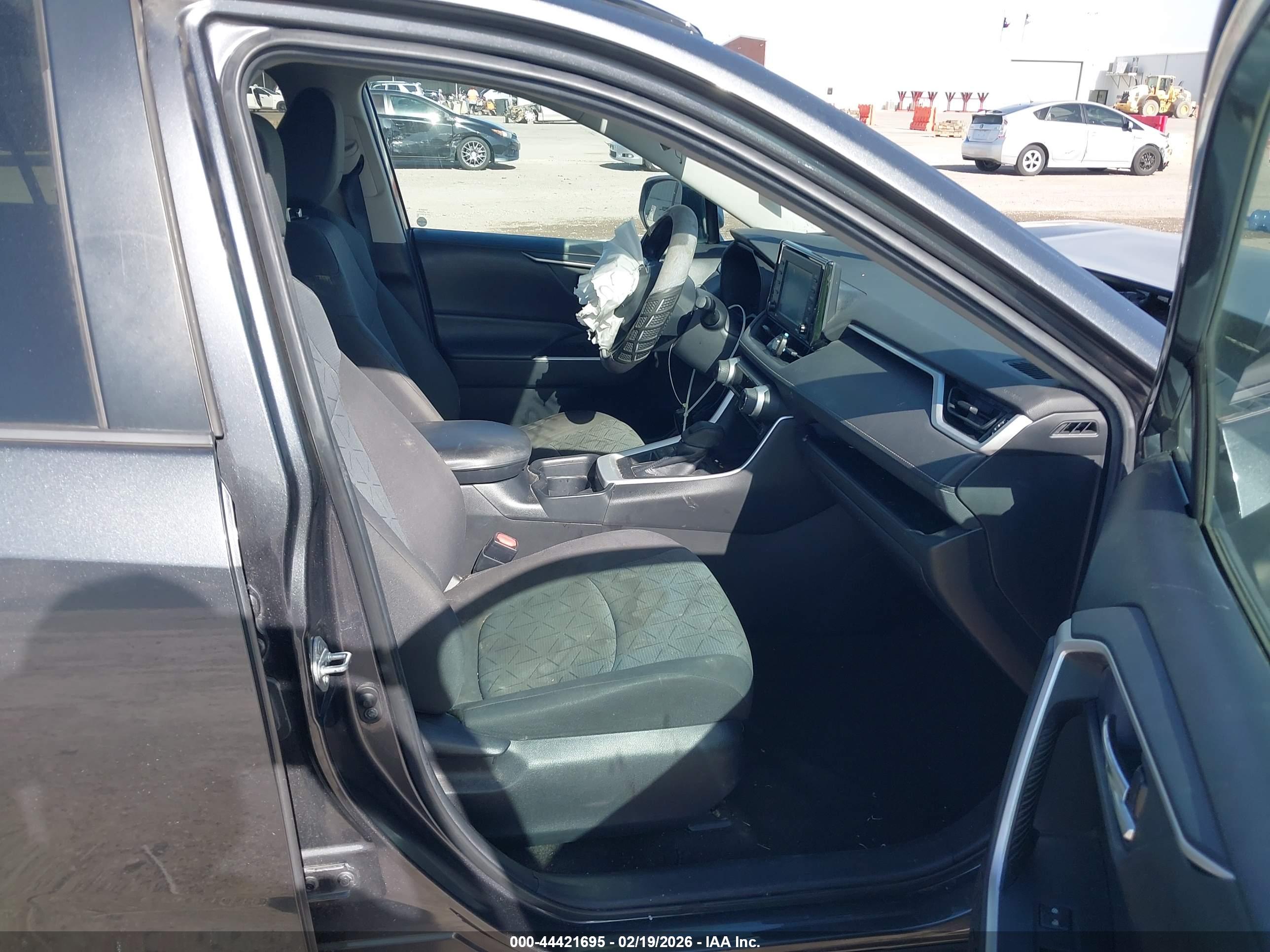 TOYOTA RAV4 image 5