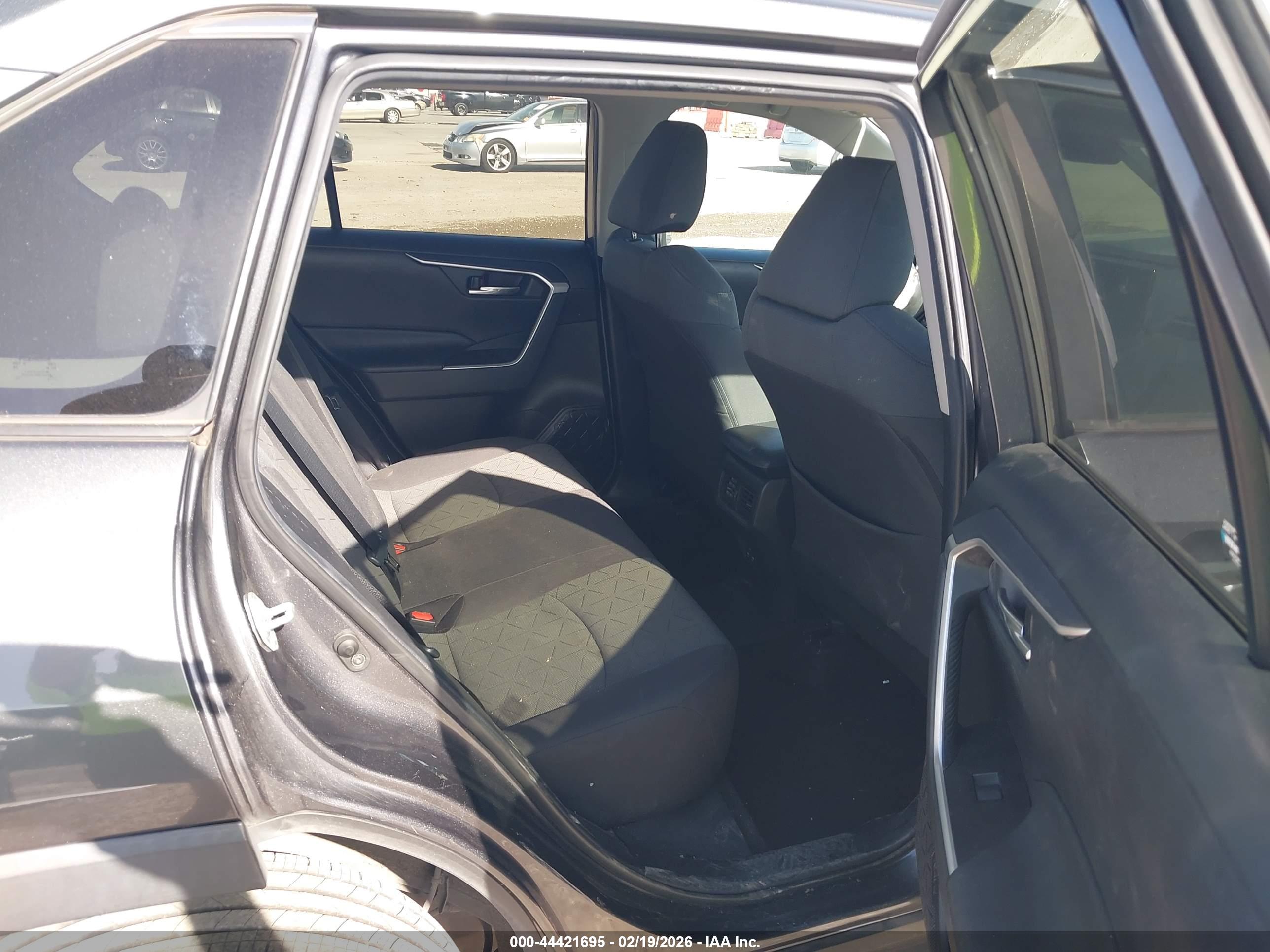 TOYOTA RAV4 image 8
