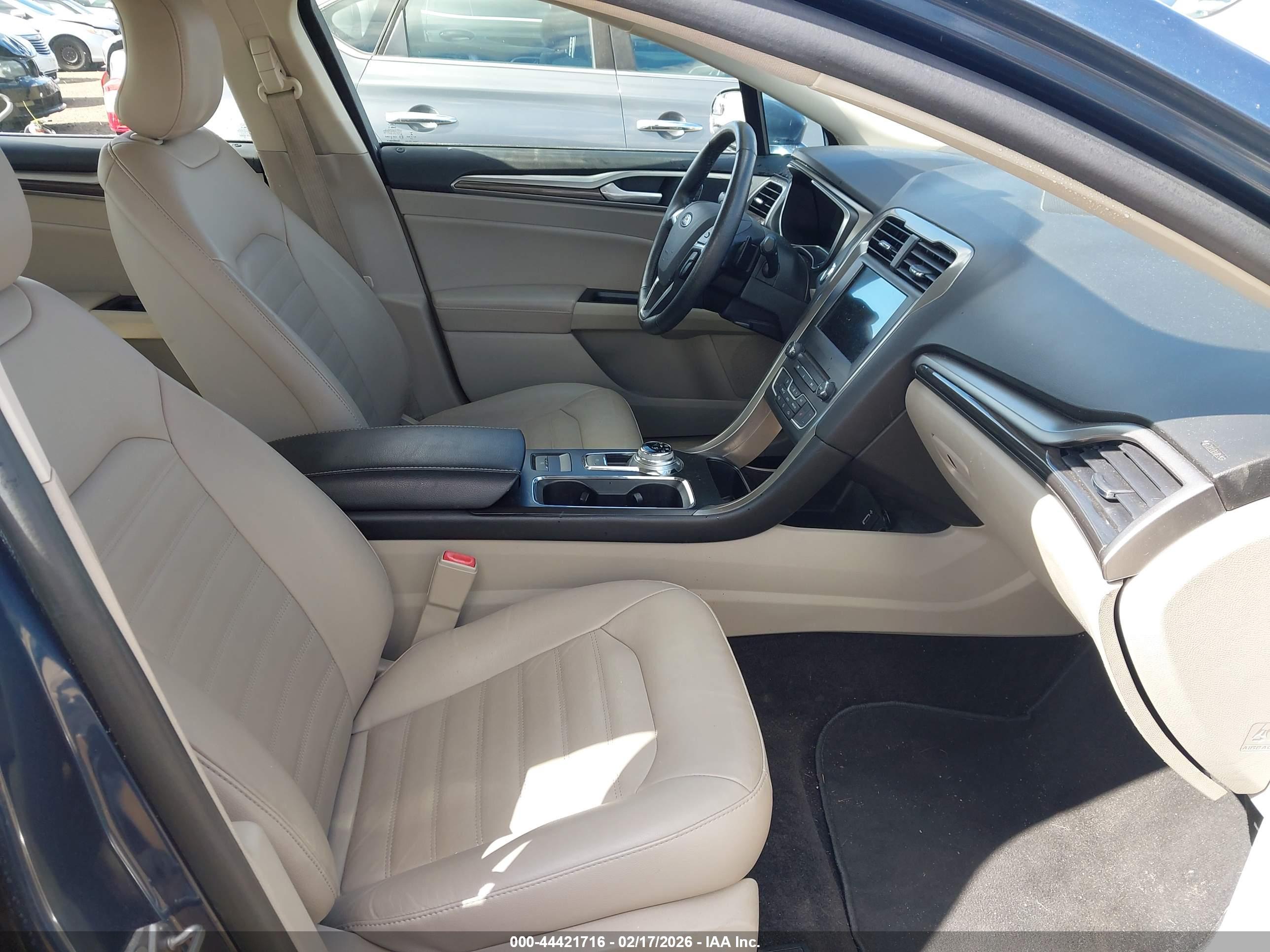 FORD FUSION image 5