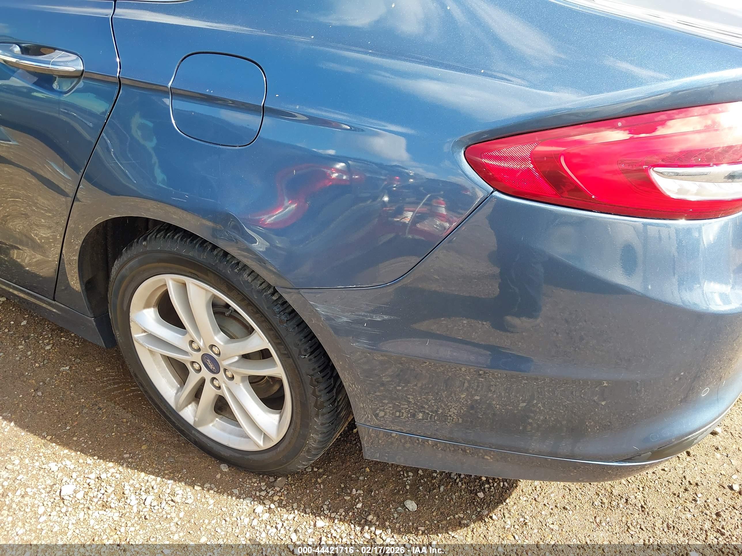 FORD FUSION image 6