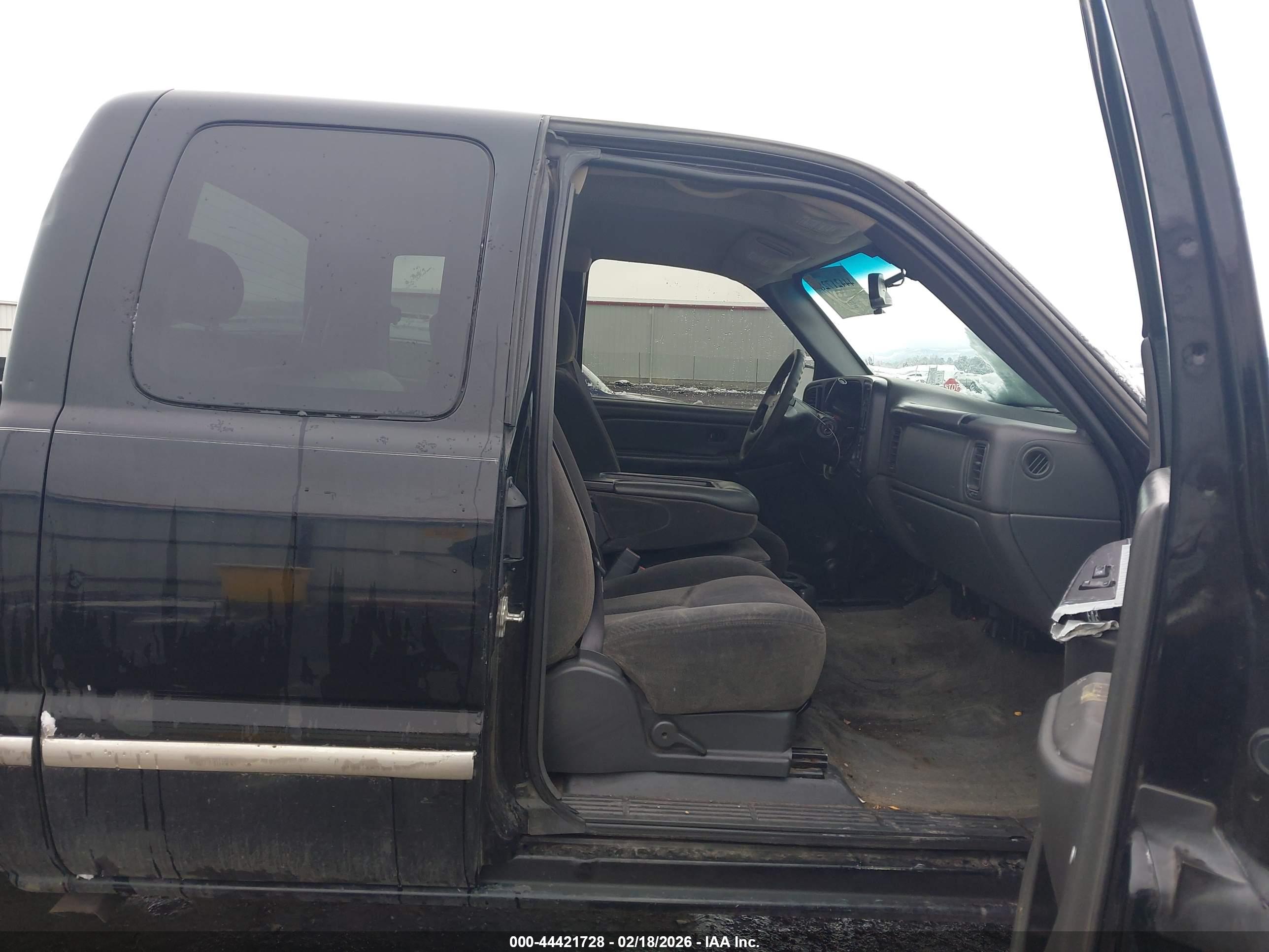 CHEVROLET SILVERADO image 5