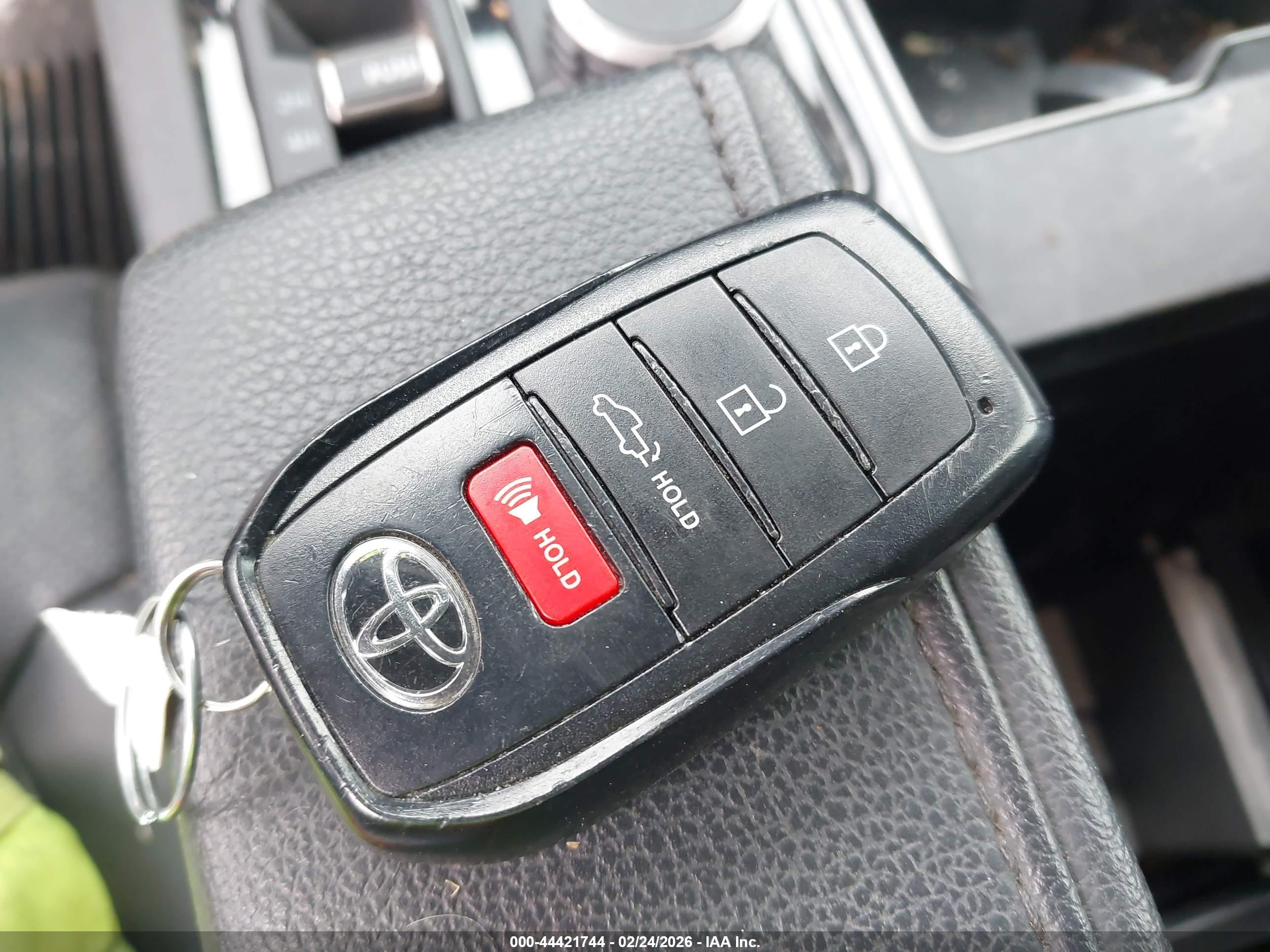 TOYOTA TUNDRA image 11