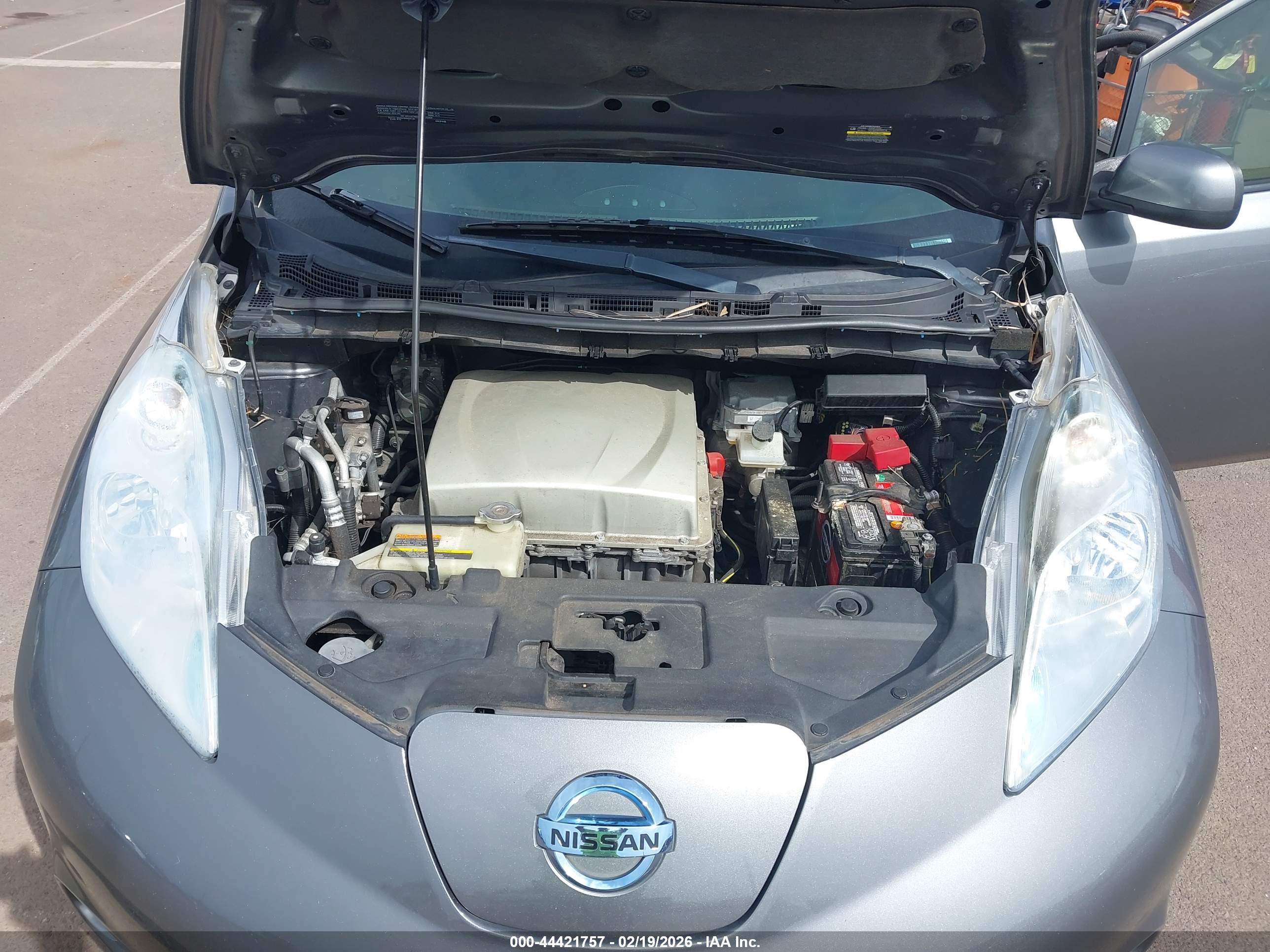 NISSAN LEAF image 10