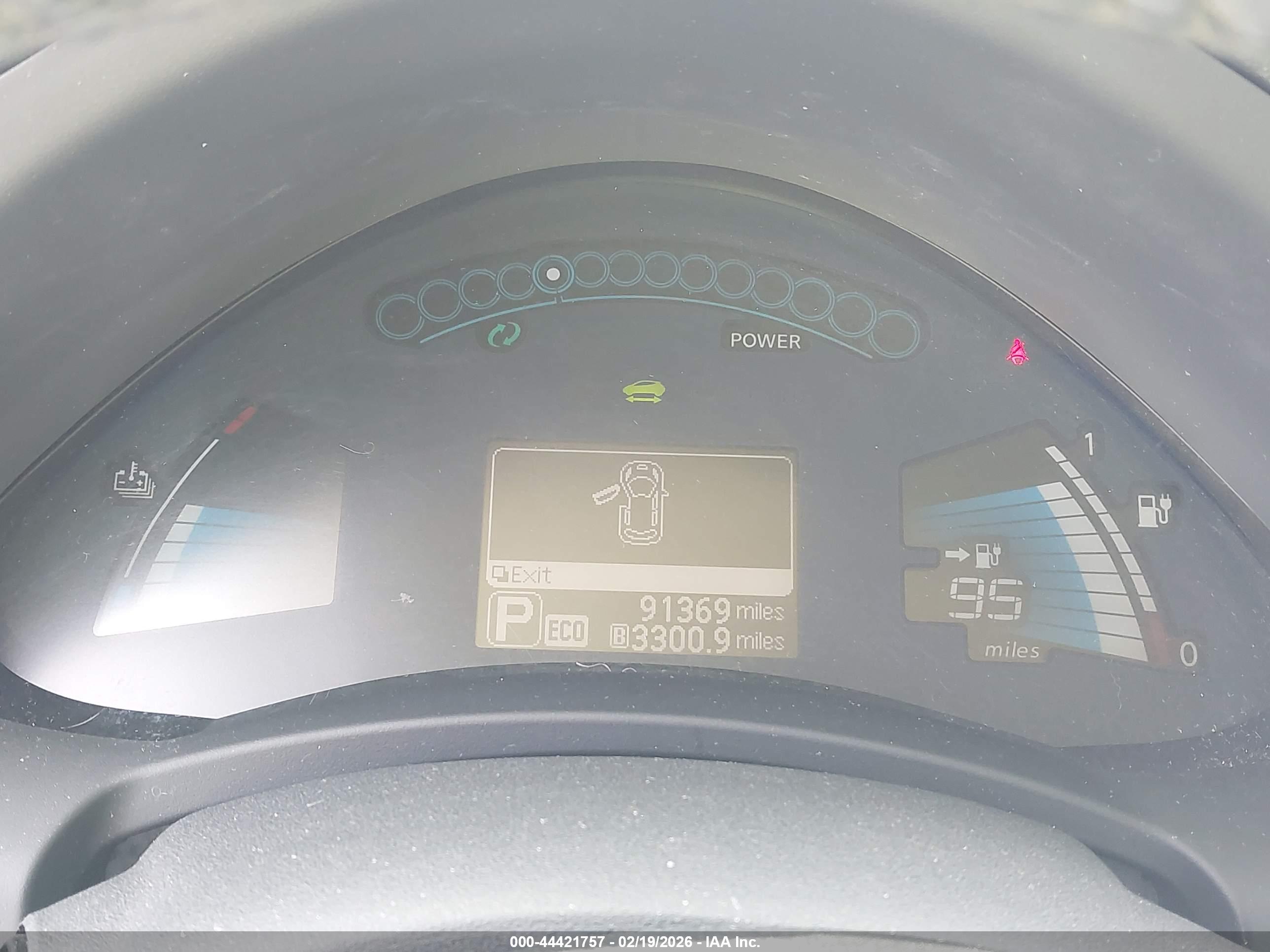 NISSAN LEAF image 7