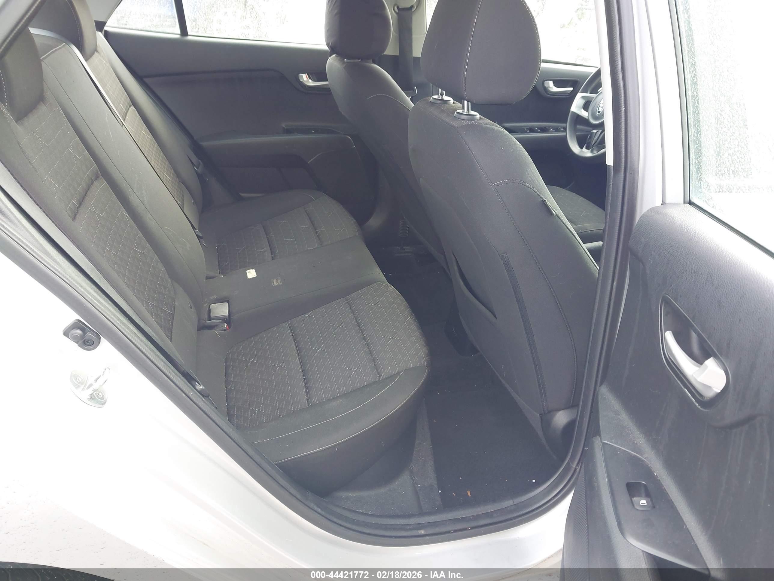 KIA RIO image 8