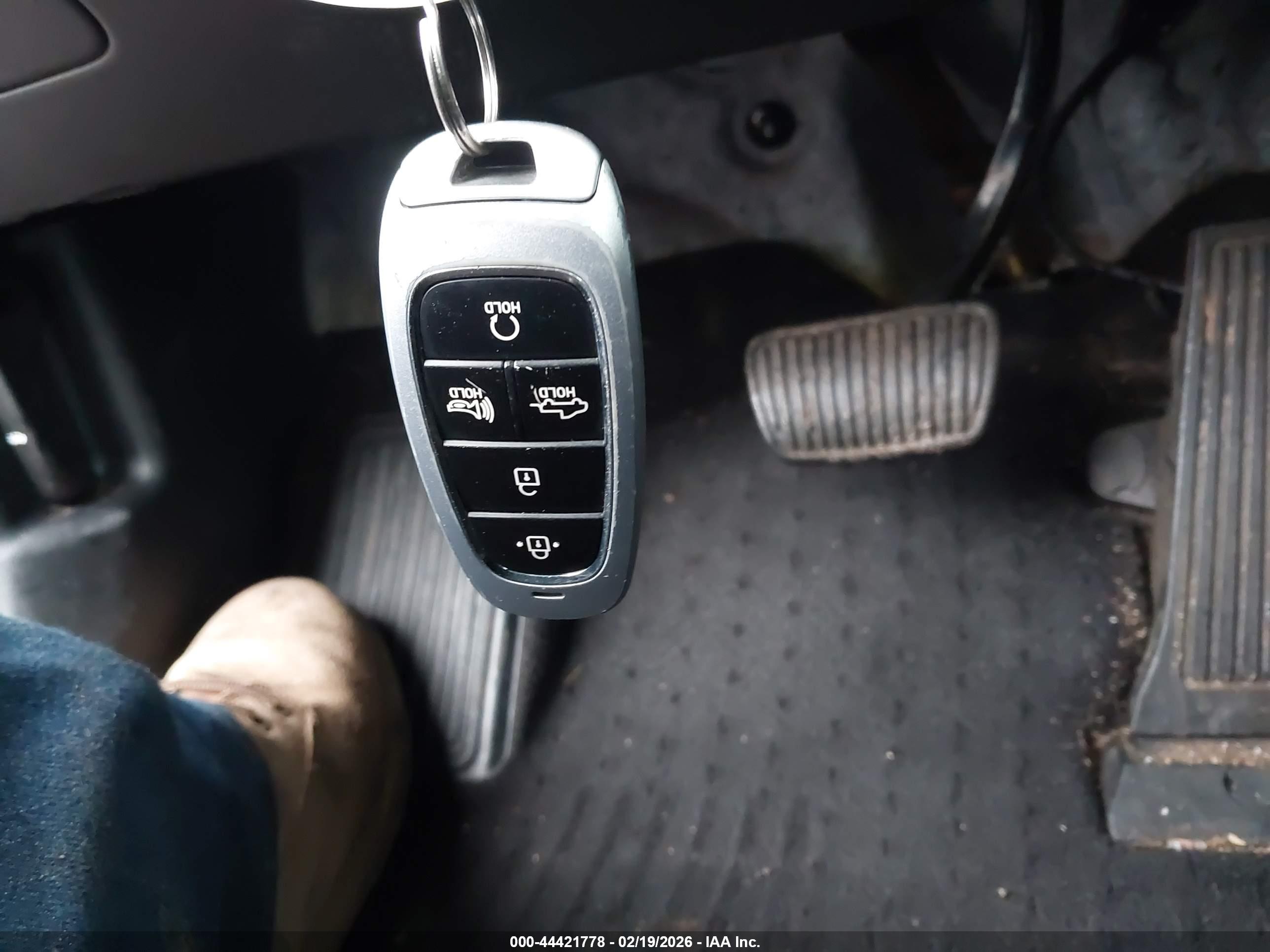 HYUNDAI SANTA image 11