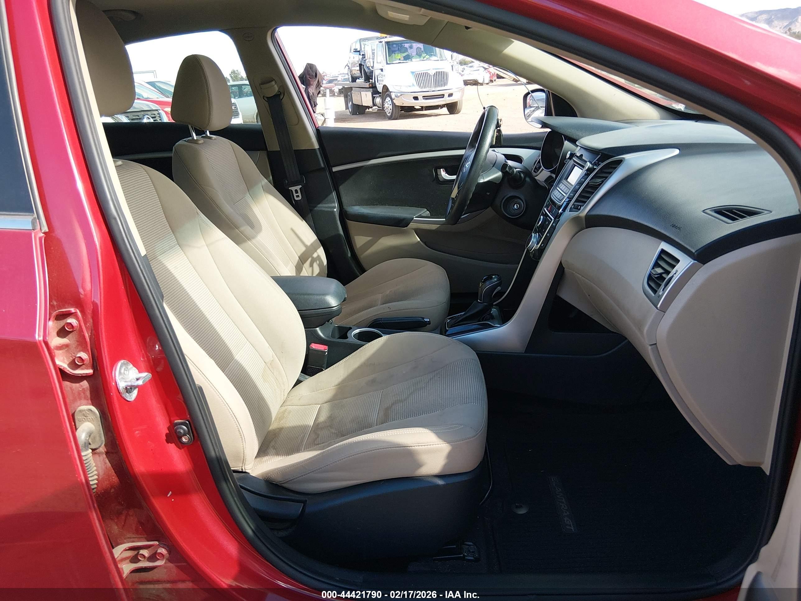 HYUNDAI ELANTRA image 5
