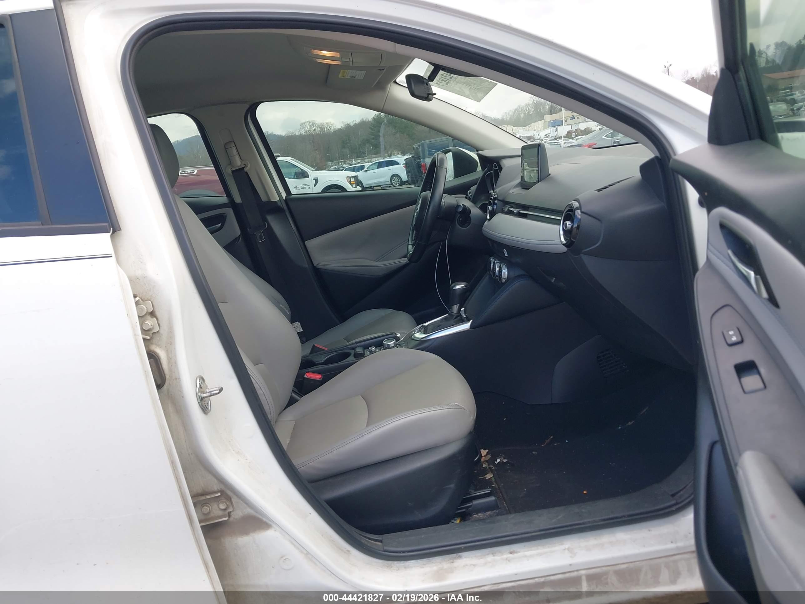 TOYOTA YARIS image 5