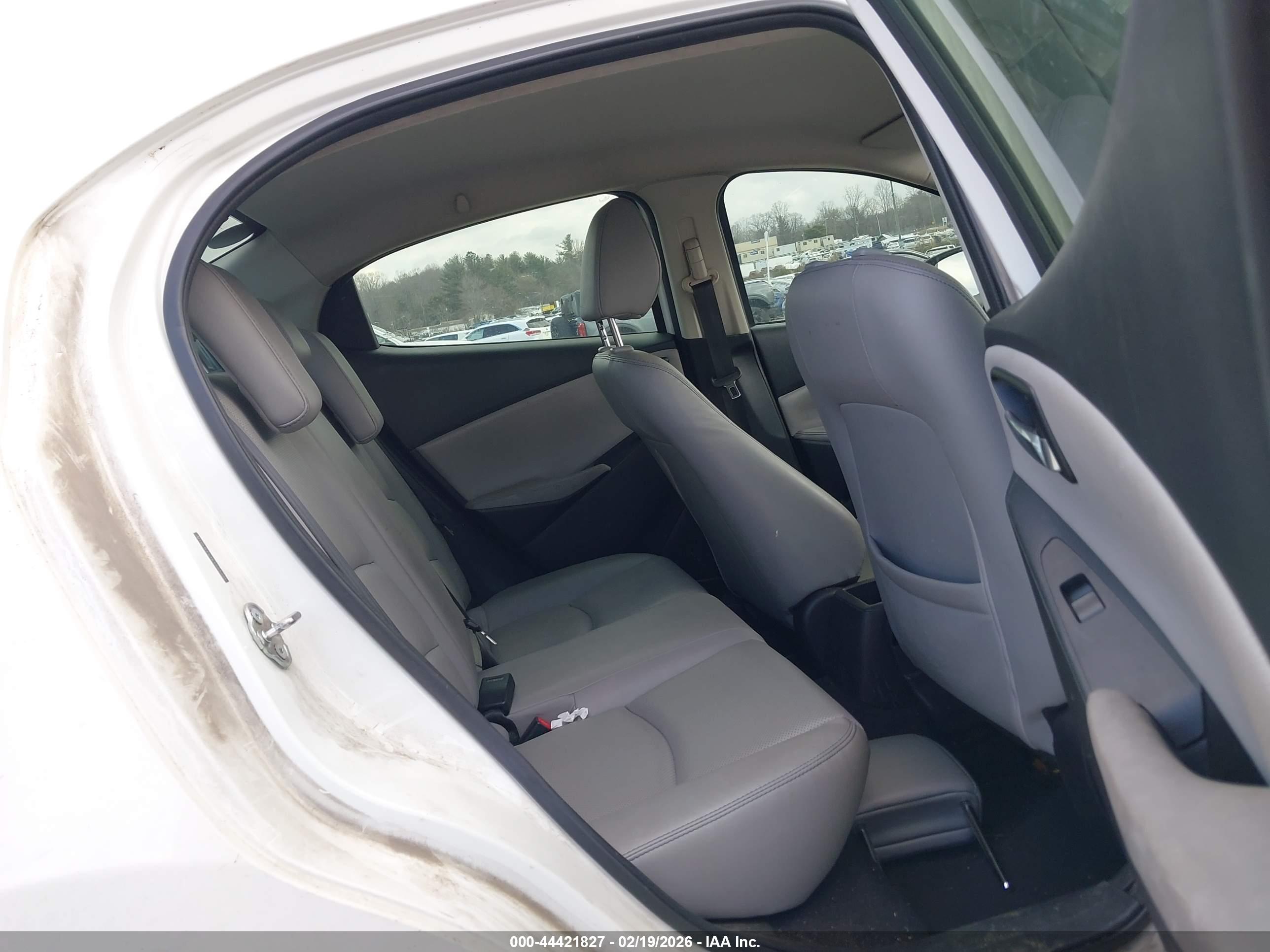 TOYOTA YARIS image 8