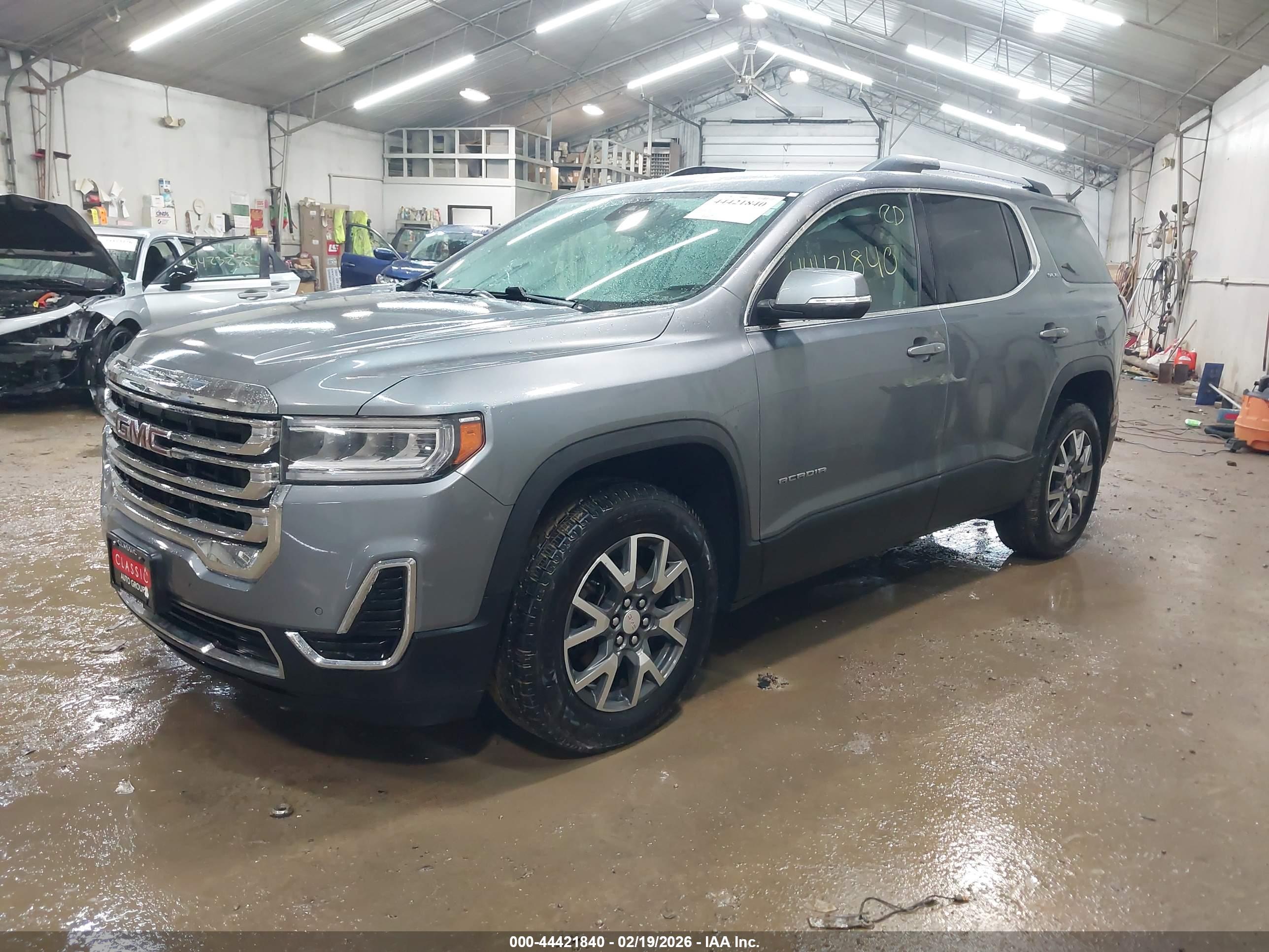 GMC ACADIA image 2