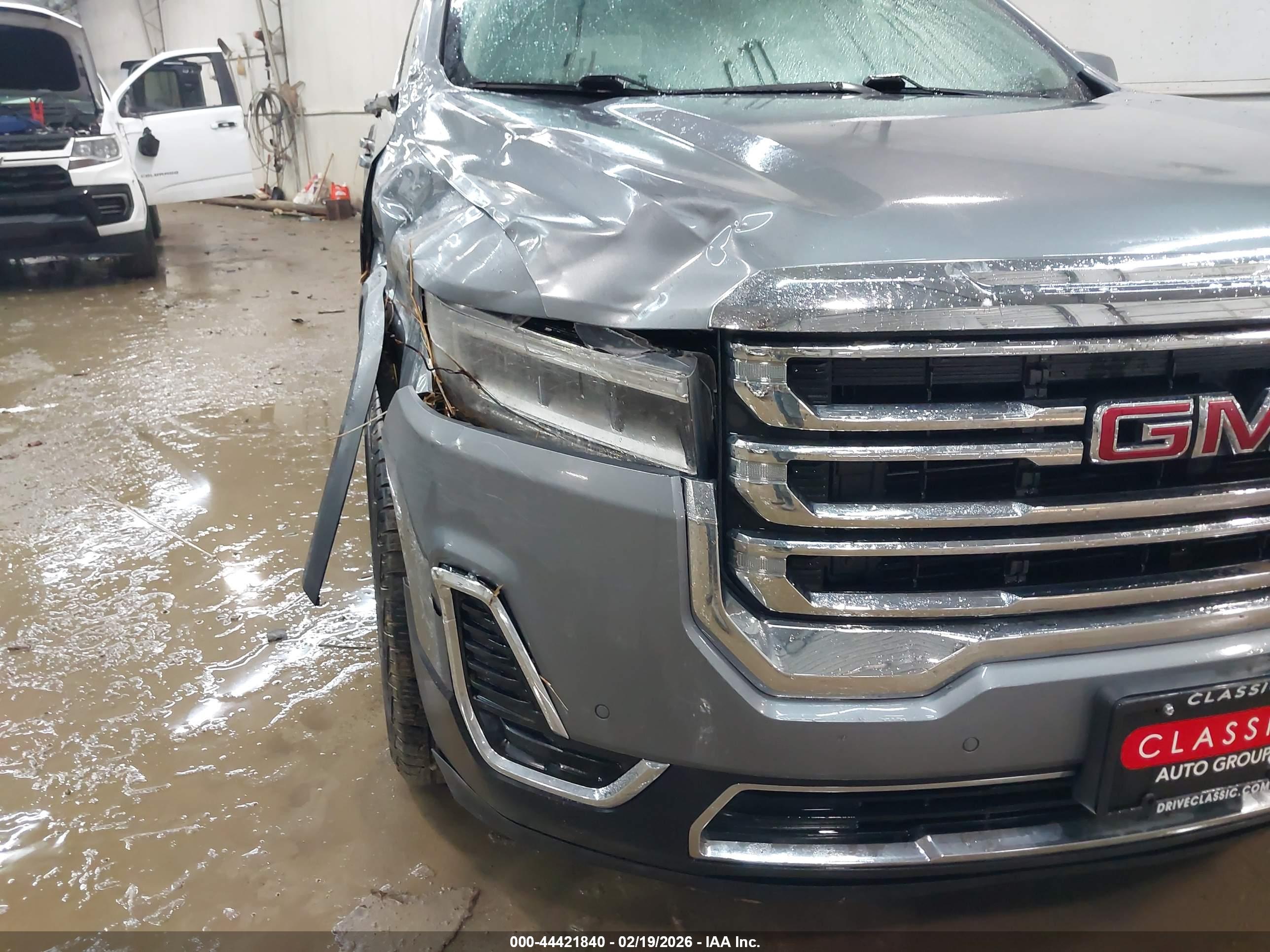 GMC ACADIA image 6