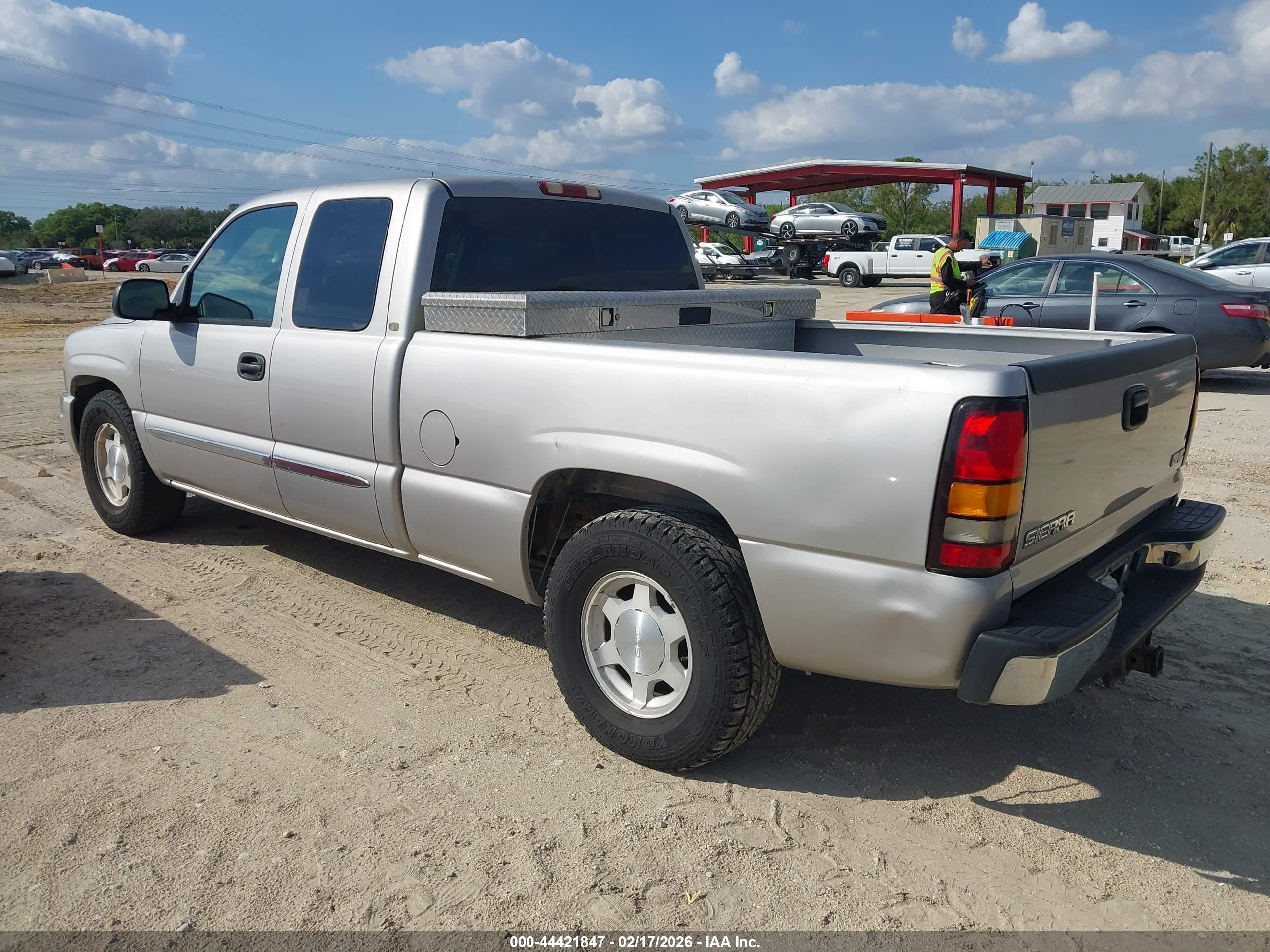GMC SIERRA image 3